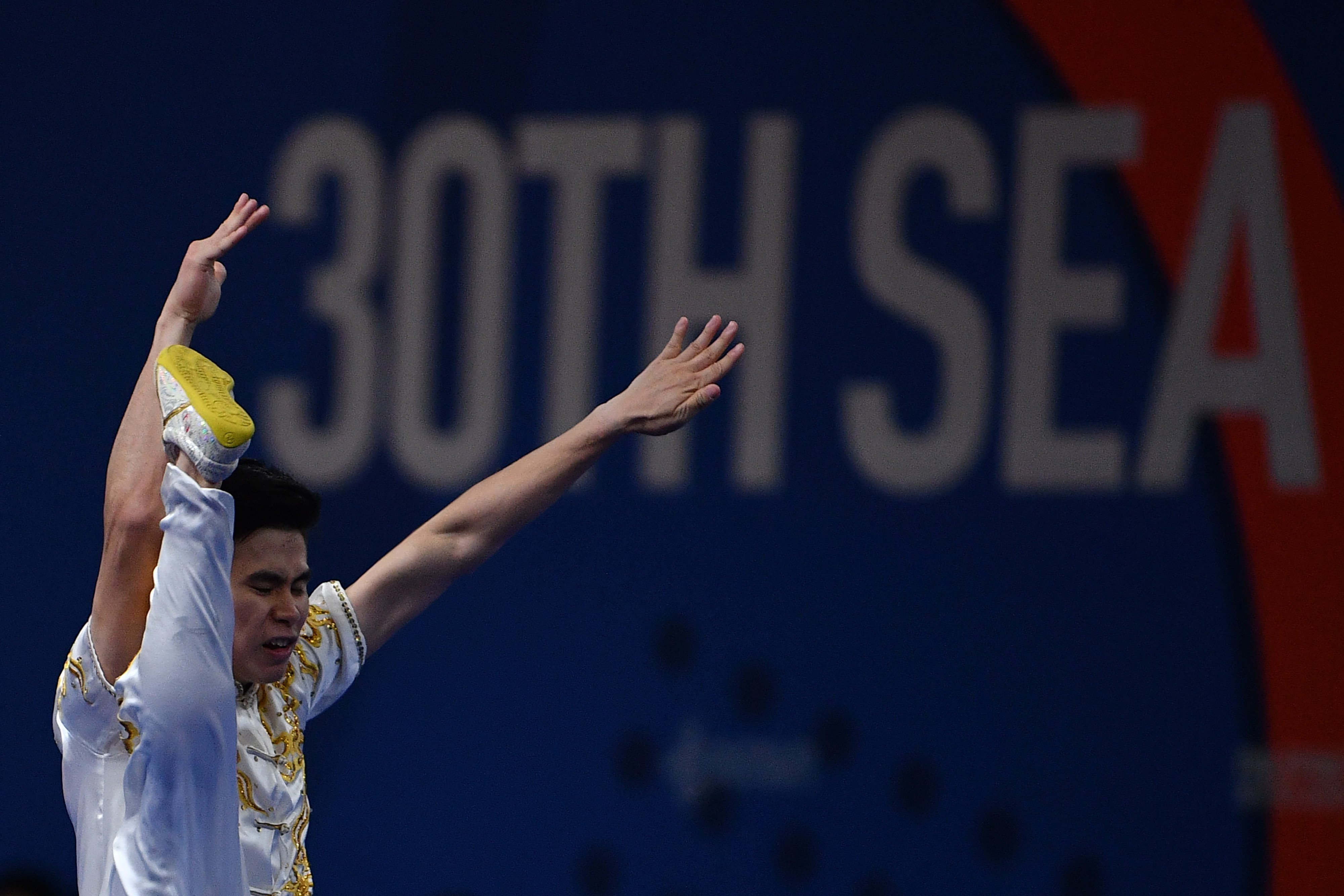 Atlet wushu putra Indonesia Edgar Xavier mengikuti final wushu taolu changquan putra SEA Games 2019 Manila, Filipina, Minggu (1/12)