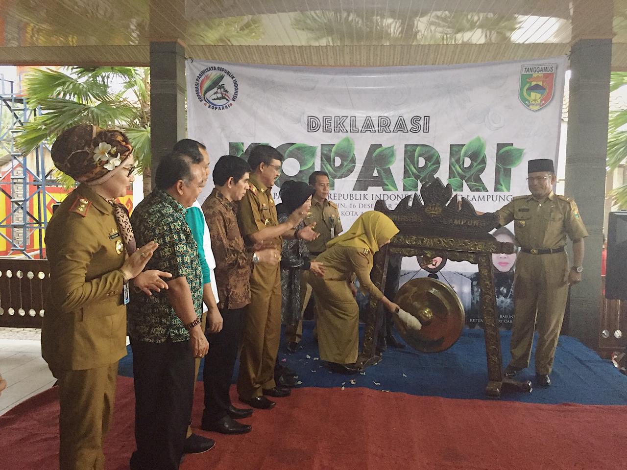 Deklarasi Koperasi Pariwisata RI (KoparRi) di Taman Wisata Muara Indah Kota Agung, Kabupaten Tanggamus, Lampung, Selasa (17/12).
