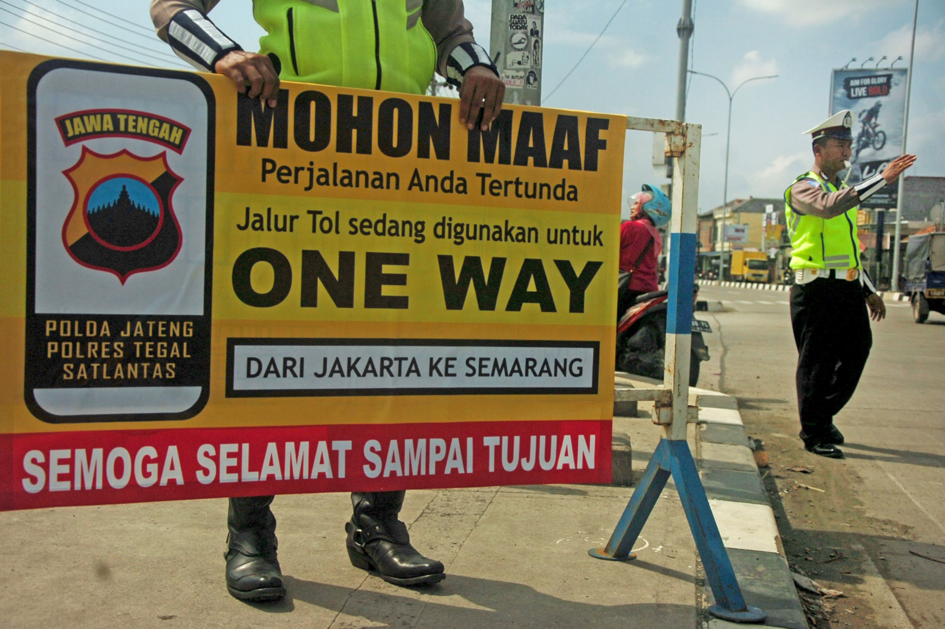 Gerbang tol arah jakarta ditutup karena pemberlakun One Way