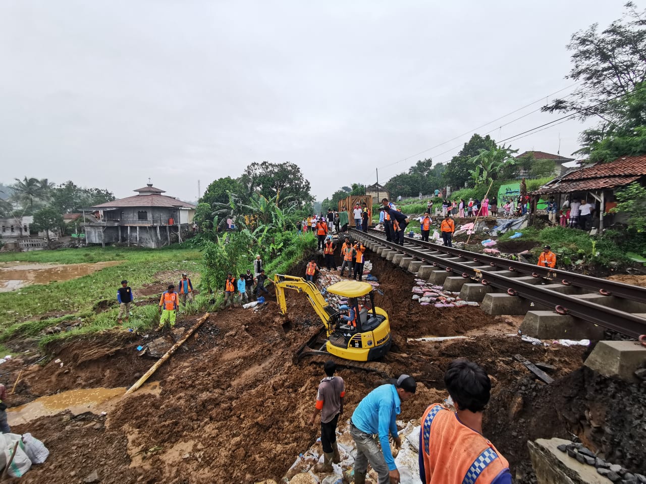 Longsor di jlaur Kereta Bogor-Sukabumi