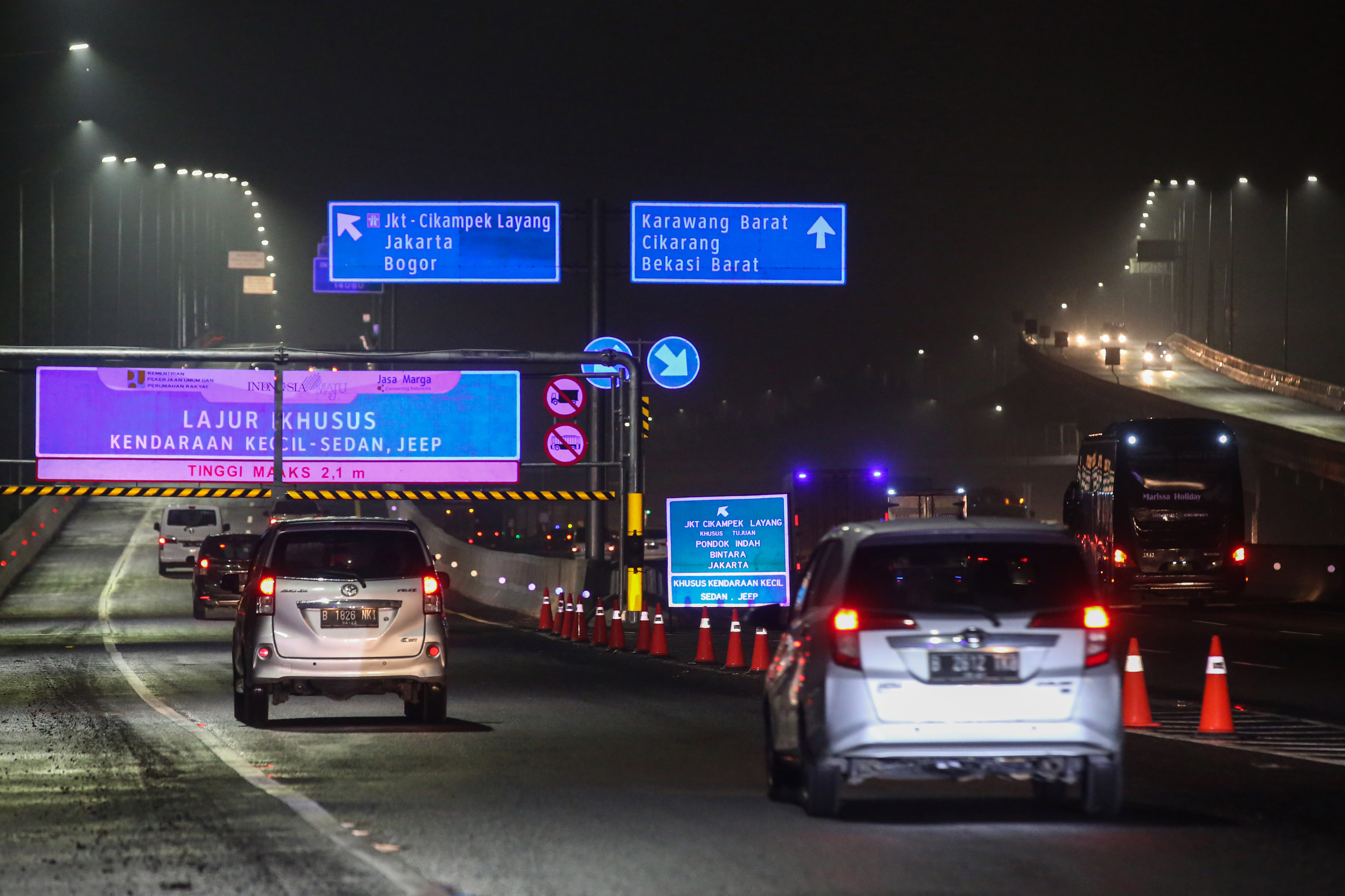 arus kendaraan di ruas tol Jakarta-Cikampek