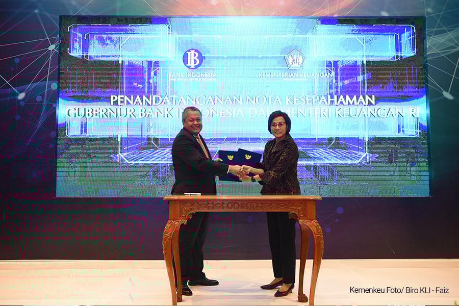 MoU Simodis yang ditandatangani oleh Menteri Keuangan Sri Mulyani Indrawati (kanan) dan Gubernur BI Perry Warjiyo. 