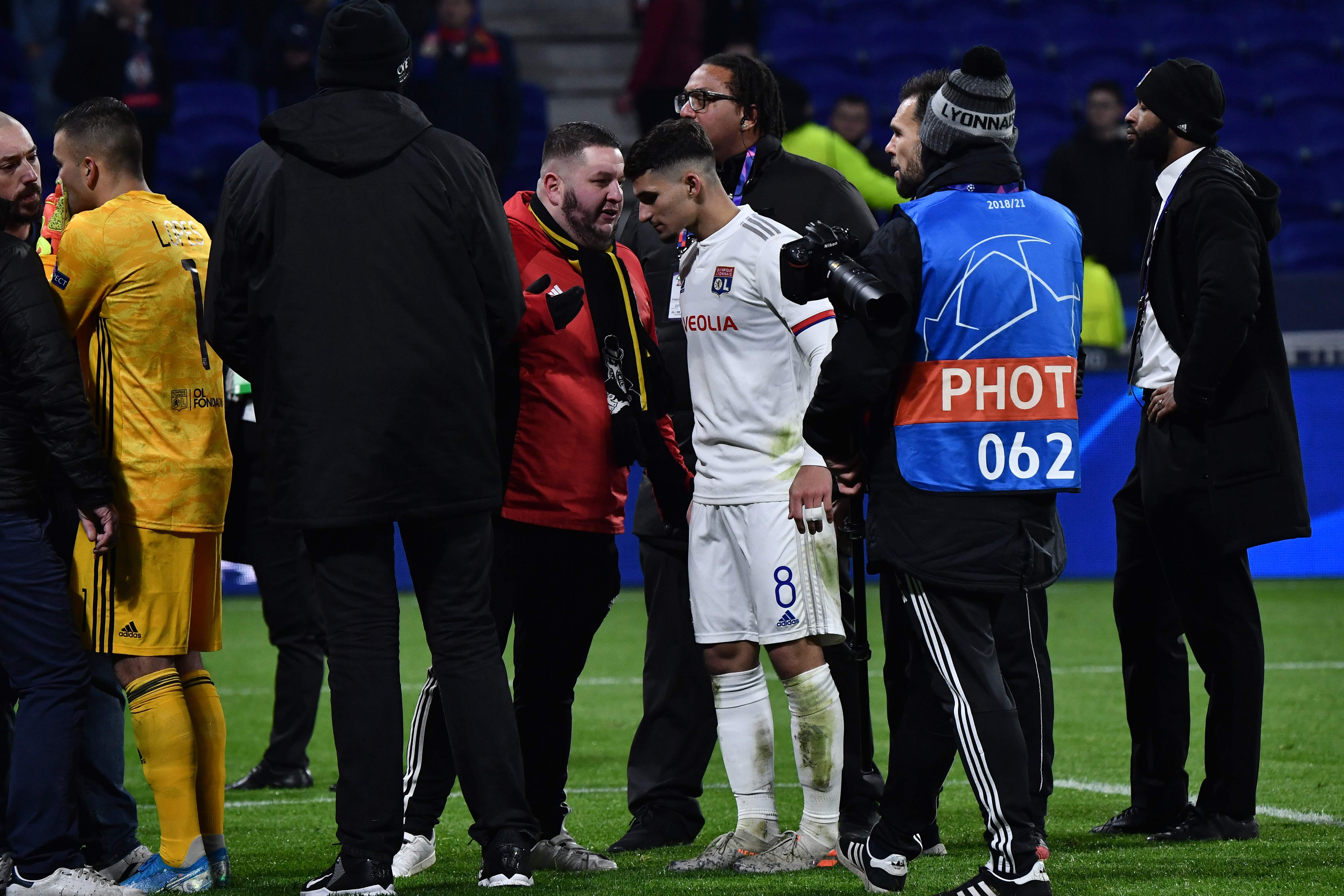 Selepas Laga, Pemain dan Pendukung Lyon Bentrok