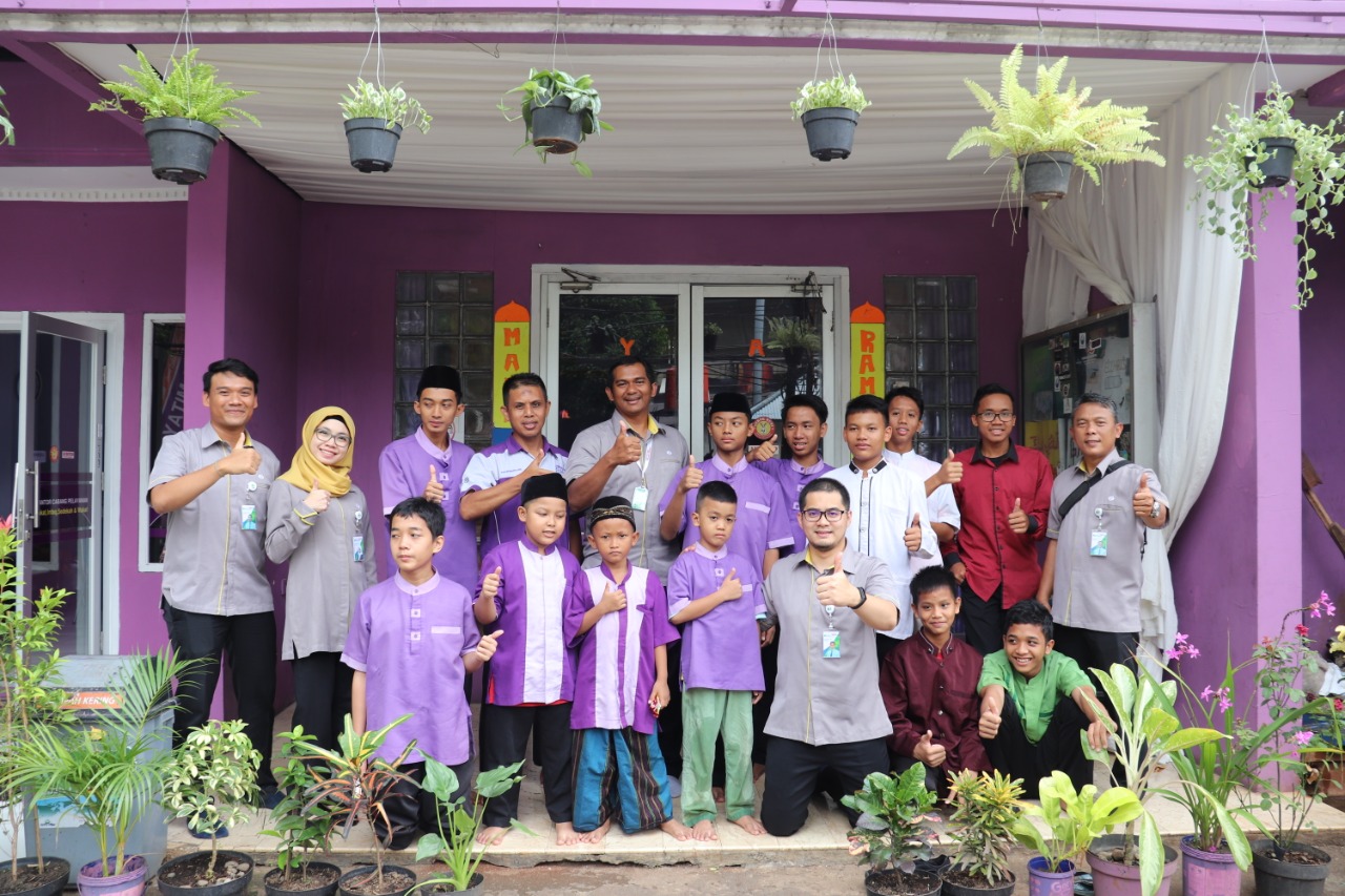 BP Jamsostek Kantor Wilayah DKI Jakarta melaksanakan kegiatan Employee Volunteering di Griya Yatim dan Dhuafa, Jakarta, Selasa (31/12).