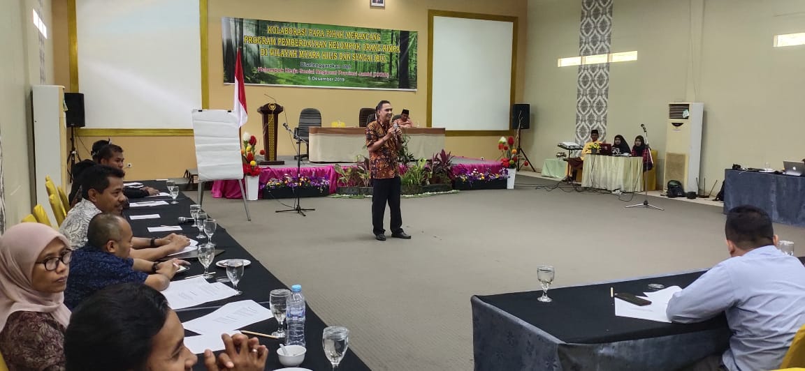 Workshop yang digelar Kelompok Kerja Sosial Regional  (KKSR) Jambi untuk membahas program pemberdayaan bagi Suku Anak Dalam.
