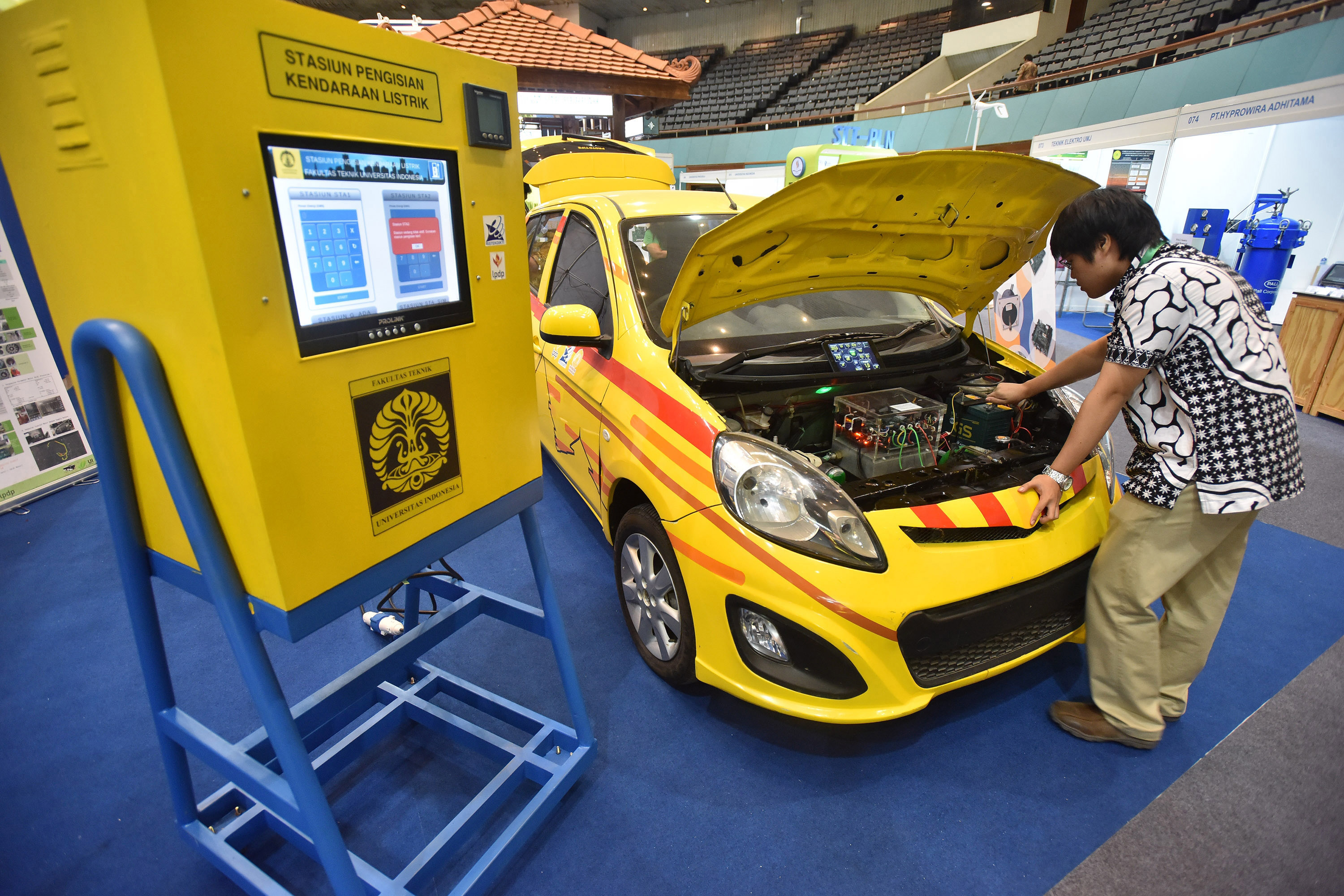 Industri mobil listrik.