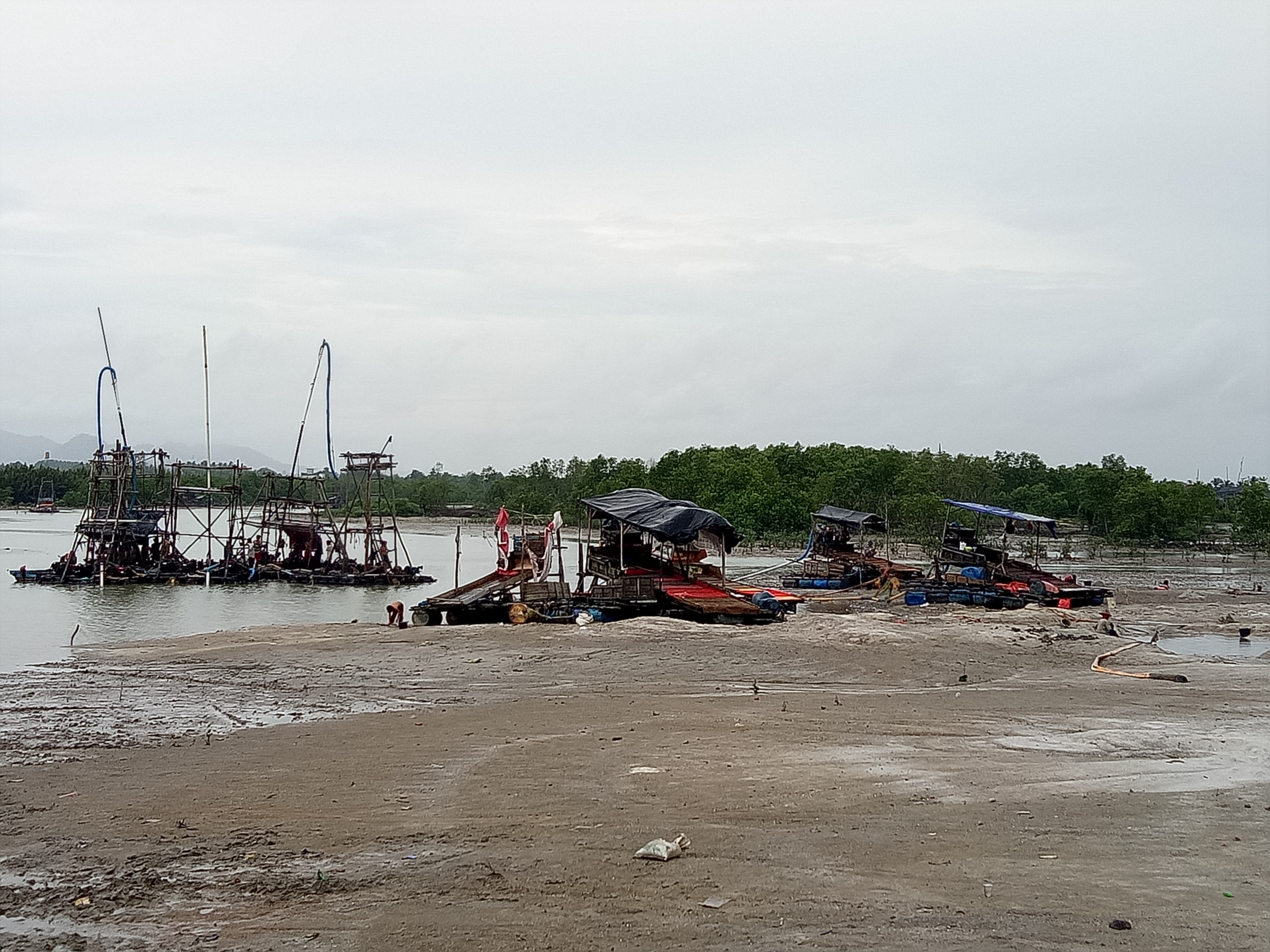  Sedimentasi aktivitas tambang di aliran sungai menyebabkan banjir di Kabupaten Bangka.