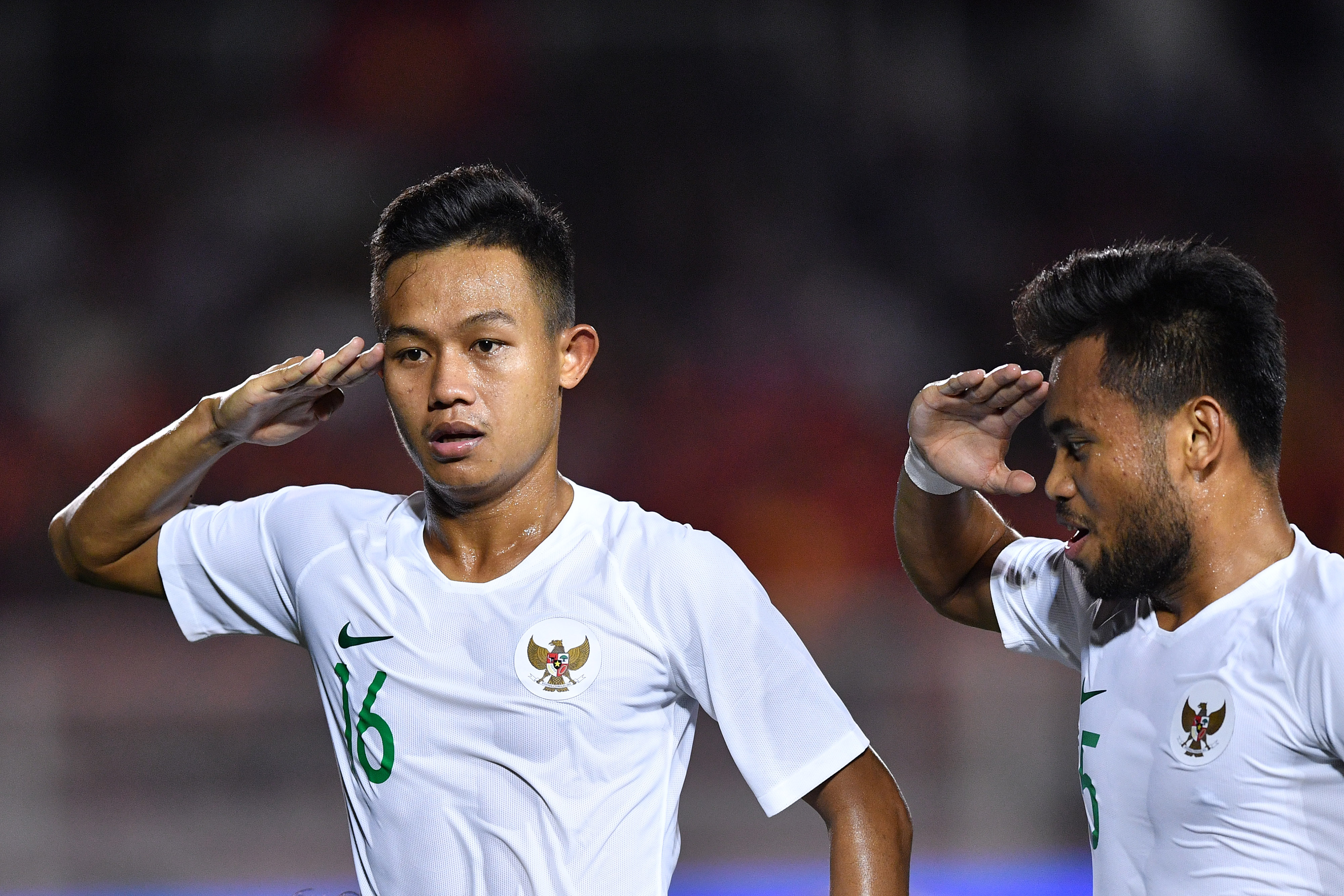 Pemain Timnas U-22 Indonesia Sani Riski (kiri) melakukan selebrasi seusai mencetak gol ke gawang Timnas Vietnam 