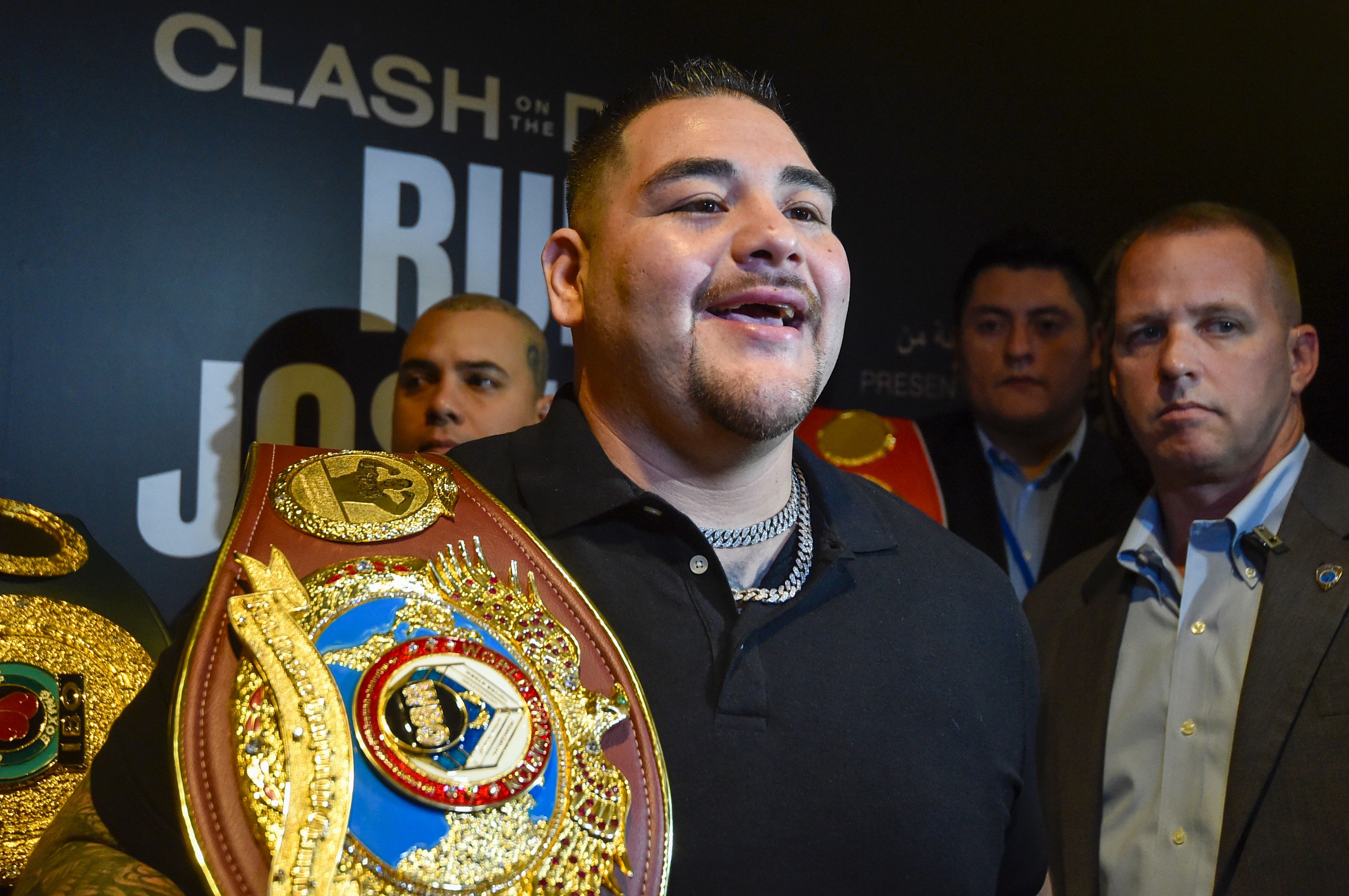 Juara dunia tinju kelas berat dunia Andy Ruiz Jr