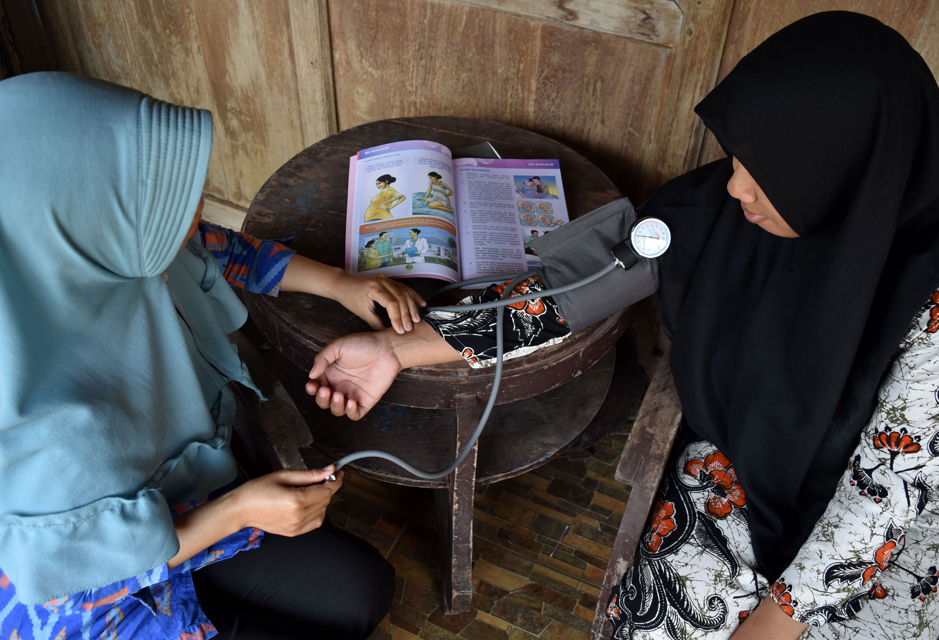 Pemeriksaan kesehatan ibu saat hamil sangat penting untuk mencegah kematian ibu dan bayi. 