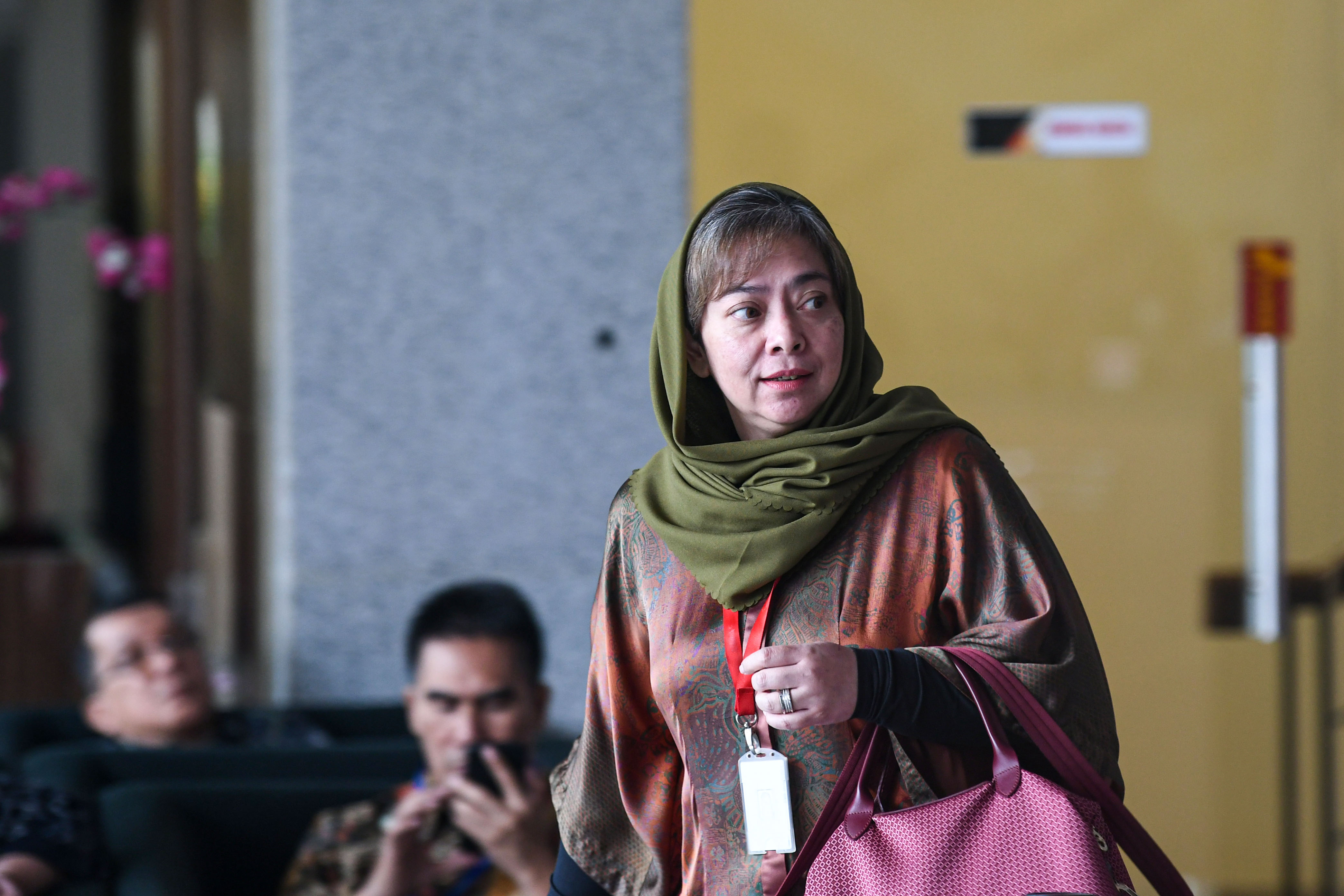 Mantan Corporate Secretary and Legal PT Garuda Indonesia Ike Andriani Diperiksa KPK dalam Kasus Pengadaan Pesawat