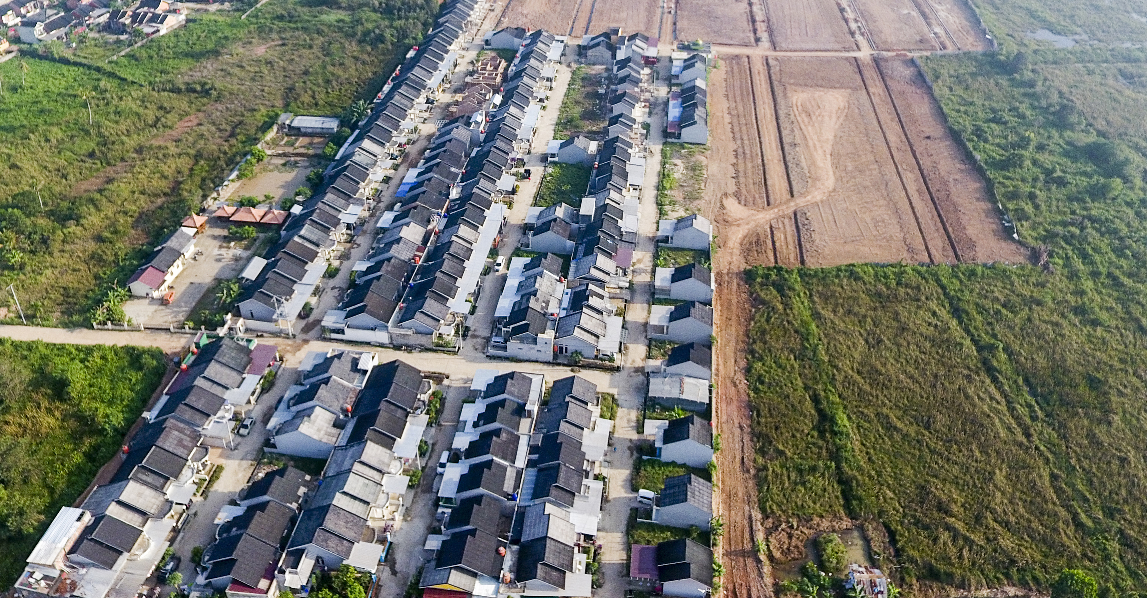  Foto udara pembangunan rumah bersubsidi dari pemerintah di Banyuasin, Sumatera Selatan.
