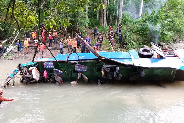 Bus Sriwijaya yang alami kecelakaan