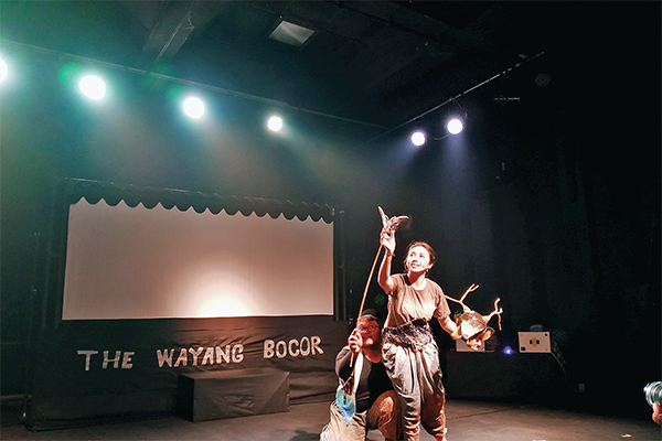 Pertunjukan Wayang Bocor terasa kaya ekspresi, dari puisi, tari, musik elektronik