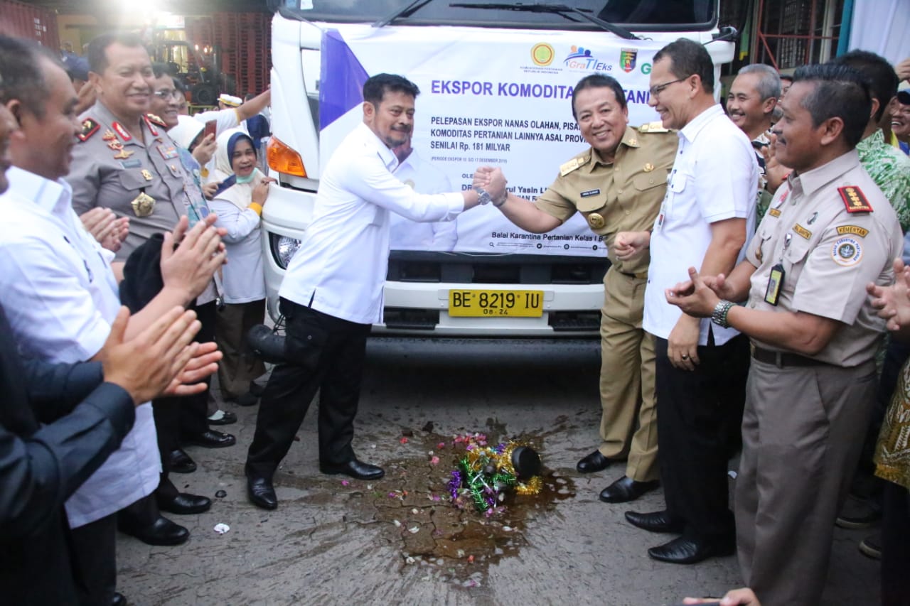 Mentan Syahrul dan Gubernur Lampung Arinal Djunaidi saat melepas ekspor komoditas pertanian.