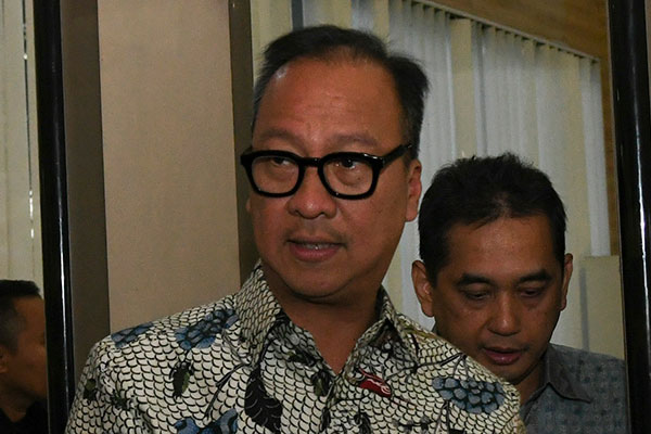  Menteri Perindustrian Agus Gumiwang Kartasasmita  