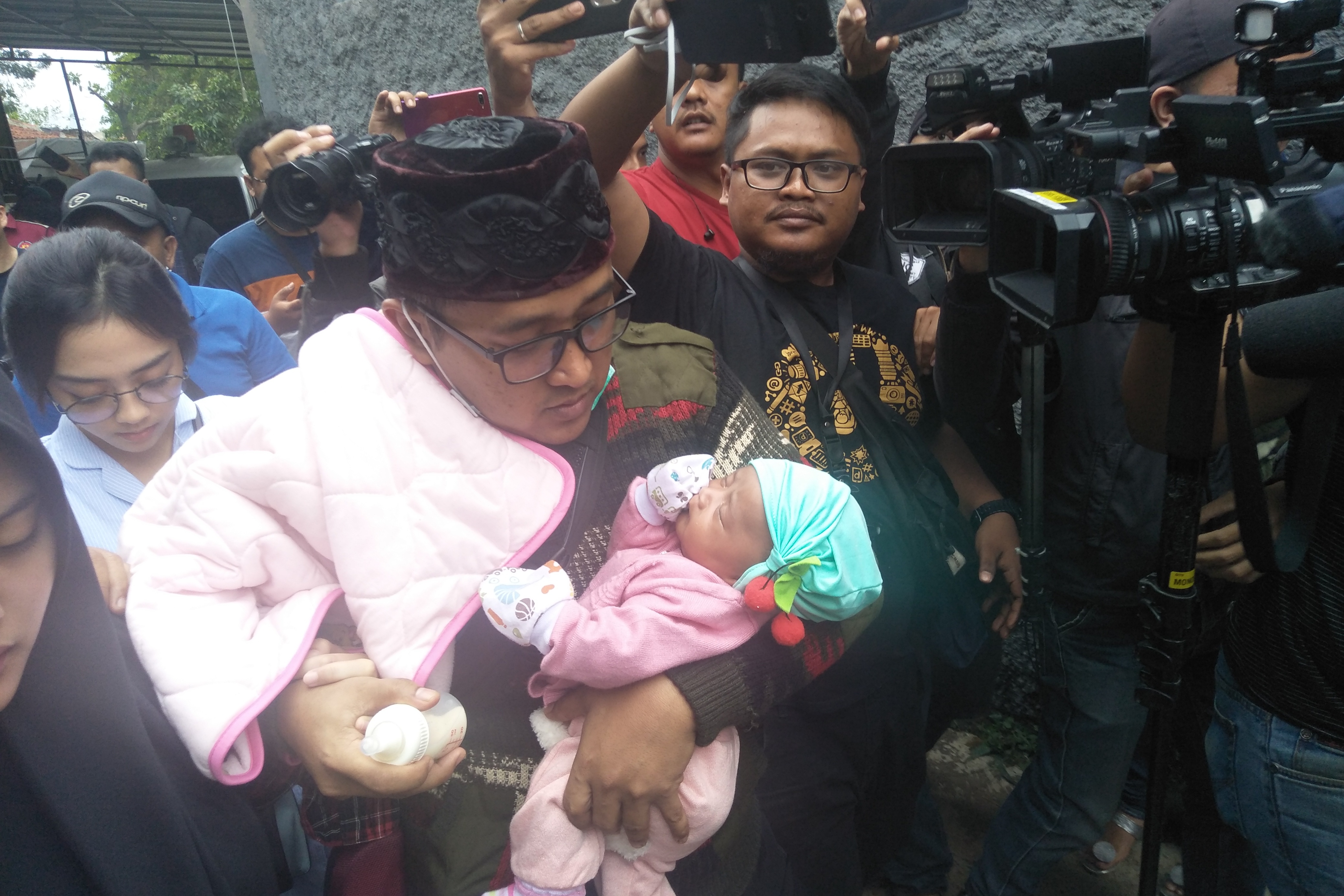 Suami mendiang Lina Jubaidah, Teddy Pardiyana.