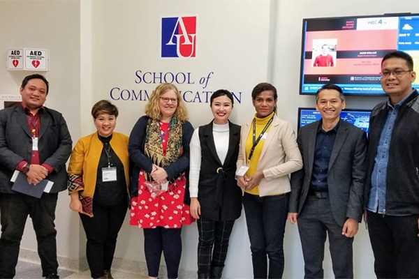 Peserta IVLP mengikuti Data Journalism Workshop bersama Jennifer LaFleur, Data Journalist-in-Residence di School of Communication, American 