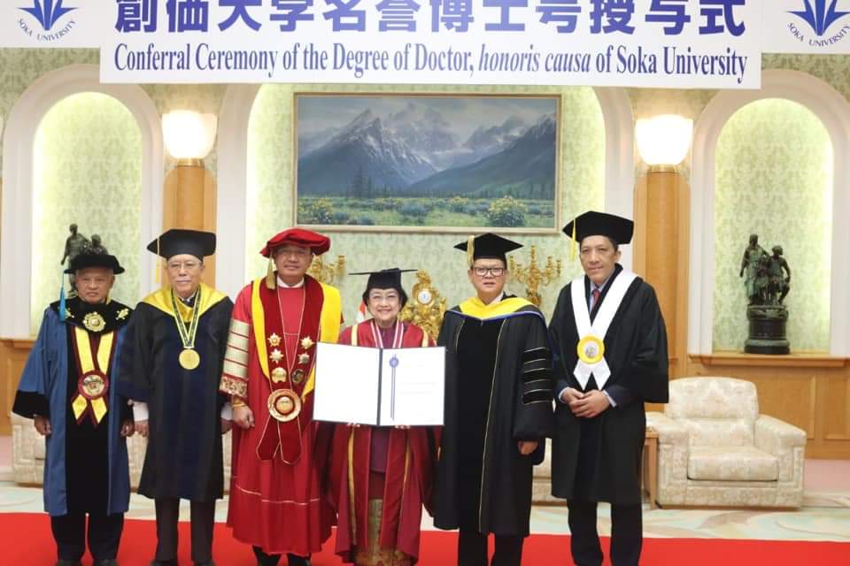 Gelar Doktor Honoris Causa Bidang kemanusiaan untuk Megawati Soekanroputri