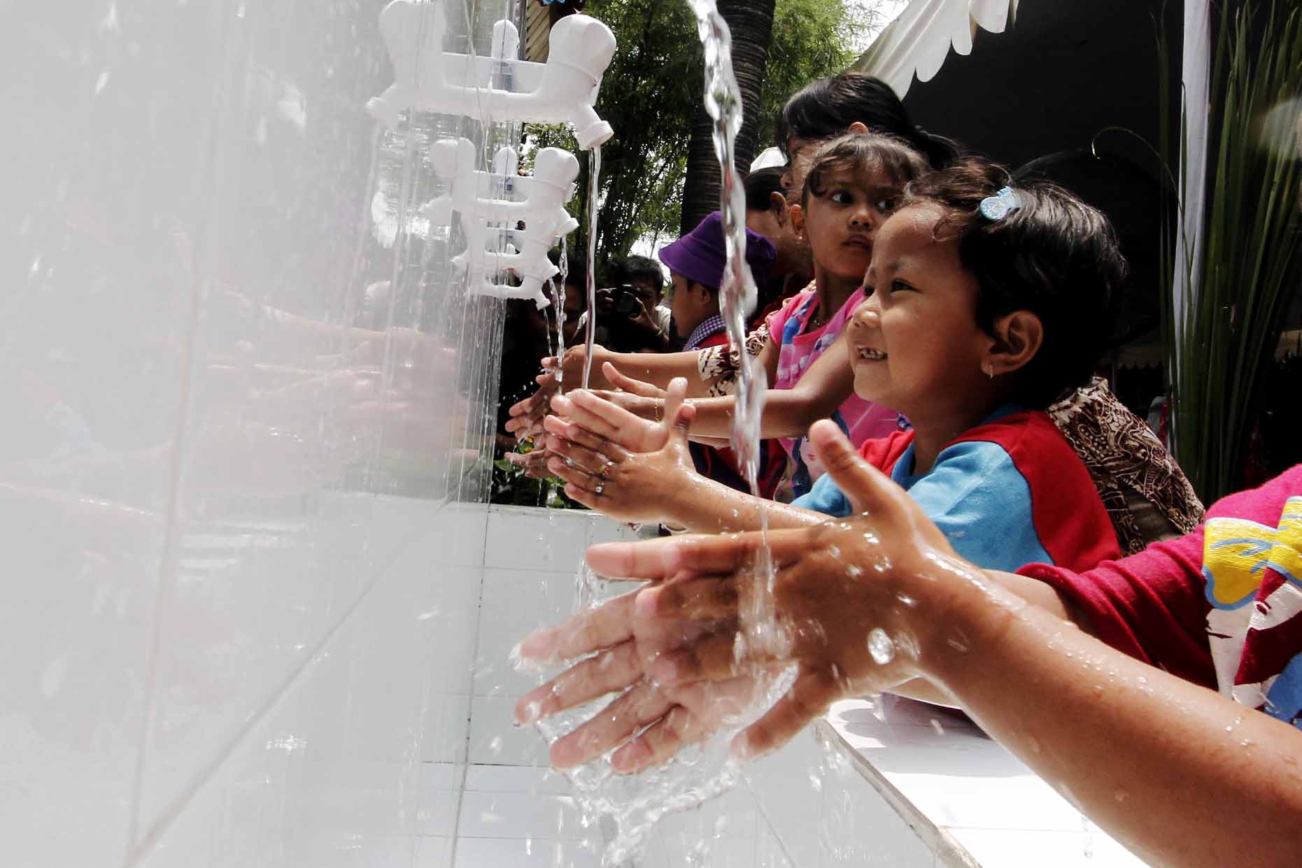 Cuci tangan menggunakan sabun salah satu untuk mencegah tertularnya virus corona