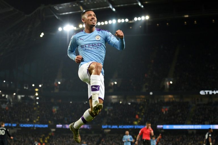 Gabriel Jesus melakukan selebrasi usai mencetak gol keduanya ke gawang Everton