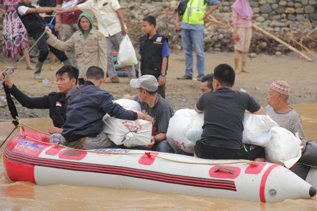 BUMN telah mendirikan Posko Bantuan Kemanusiaan di Kampung Teganjing, Lebak, Banten, yang akan menjadi pusat pendistribusian bantuan. 