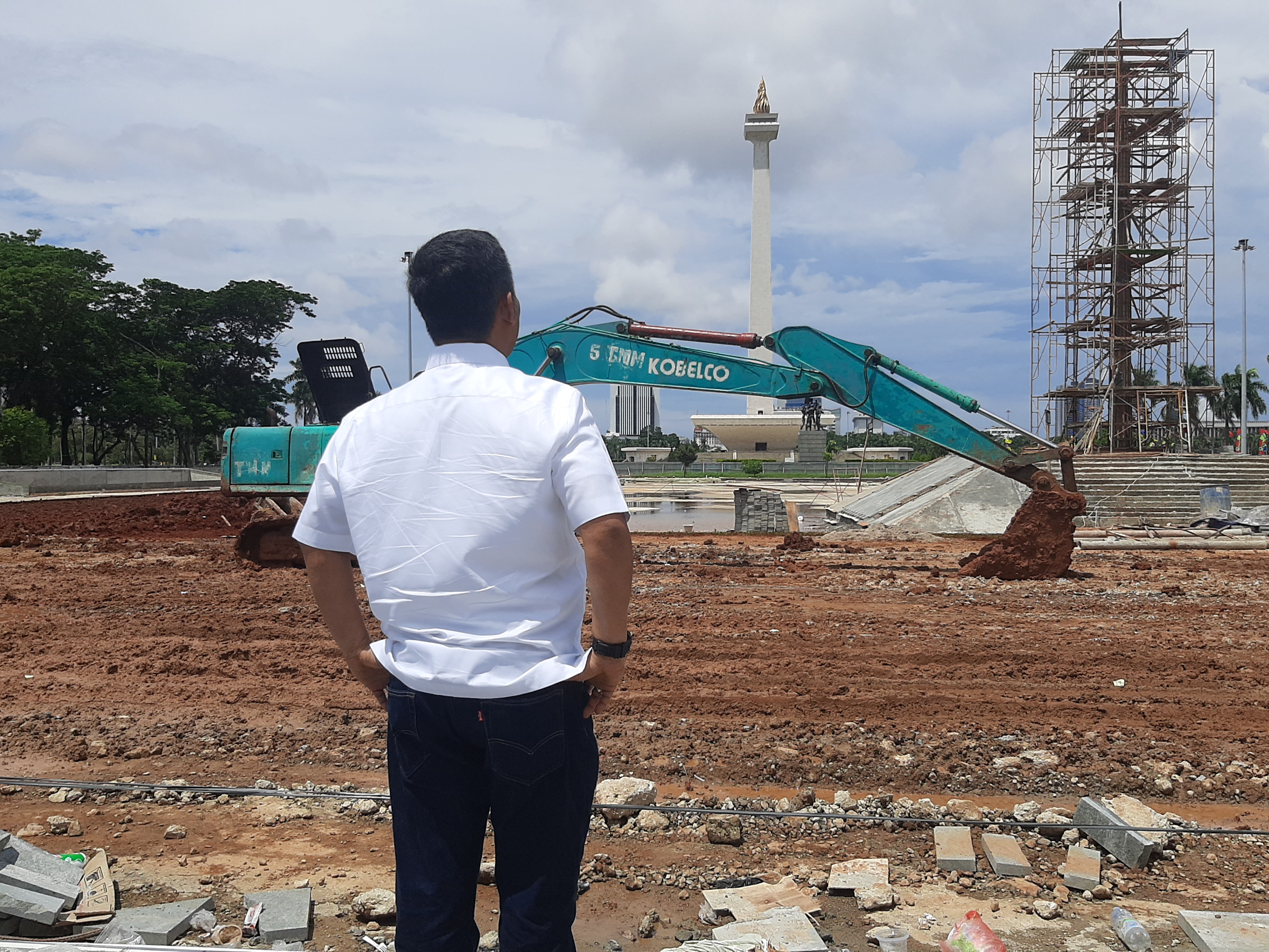 Ketua DPRD DKI Jakarta Prasetyo Edi Marsudi saat sidak ke kawasan selatan Monas, Senin (27/1)
