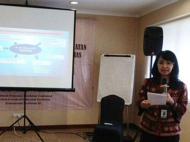 Direktur Pelayanan Kesehatan Tradisional Ditjen Pelayanan Kesehatan Dr.dr.Ina Rosalina, Sp.A(K), M.Kes, MH.Kes.