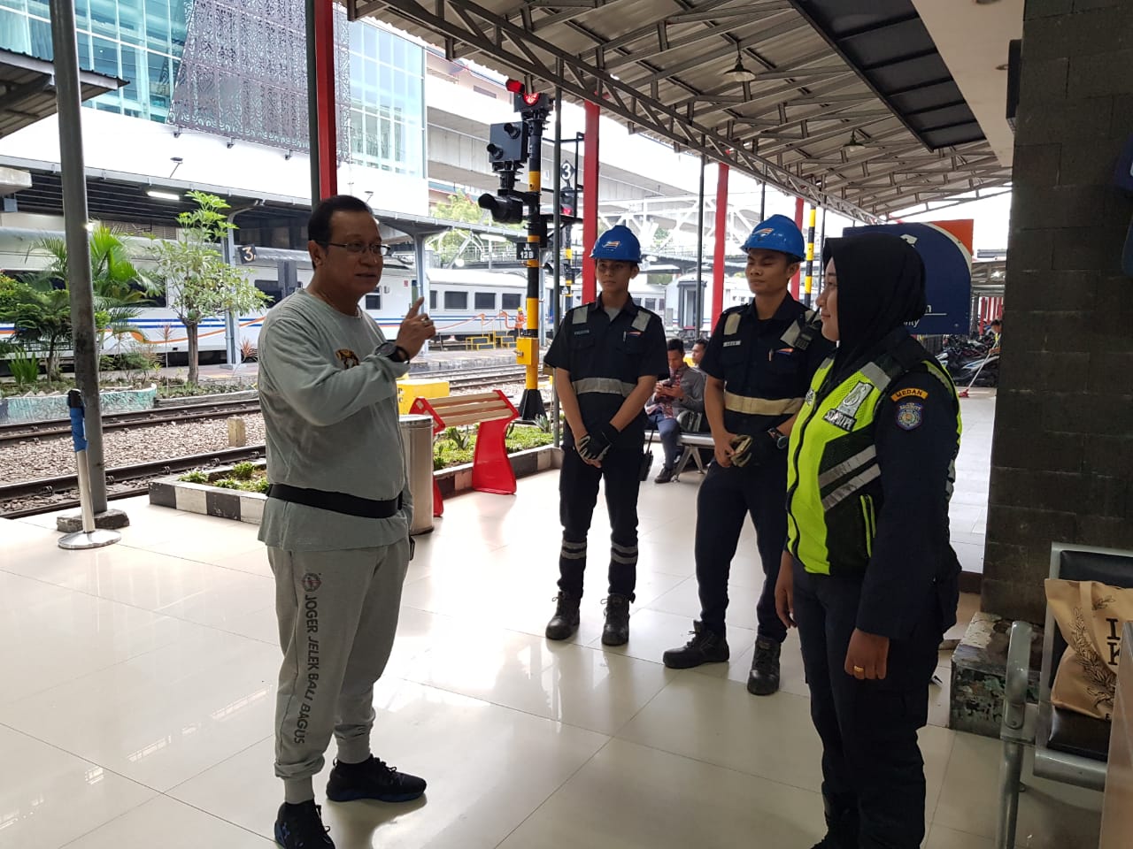 Direktur Utama PT KAI Edi Sukmoro  melakukan inspeksi dadakan di Stasiun Medan, Sumatra Utara, Kamis (16/1).