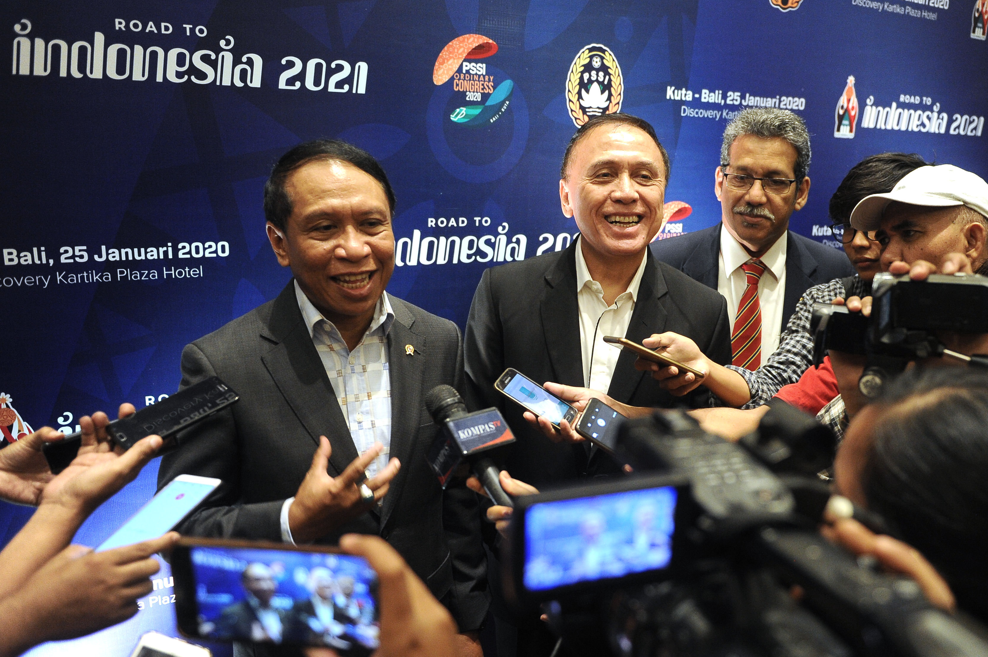 Menpora Zainudin Amali (kiri) dan Ketum PSSI Mochamad Iriawan.