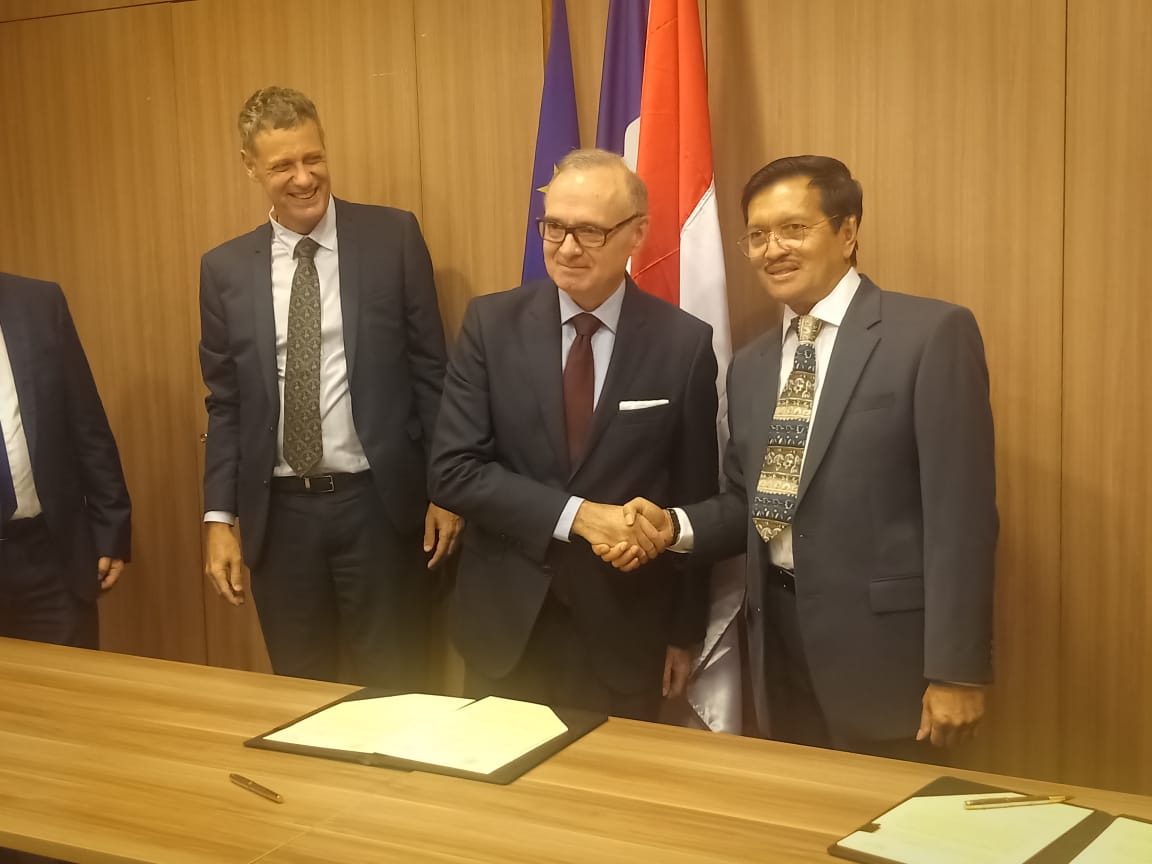 Nota kesepakatan antara SMA Labschool Cibubur YP UNJ dan  Kedutaan Besar Prancis untuk pendidikan di PTN Prancis.