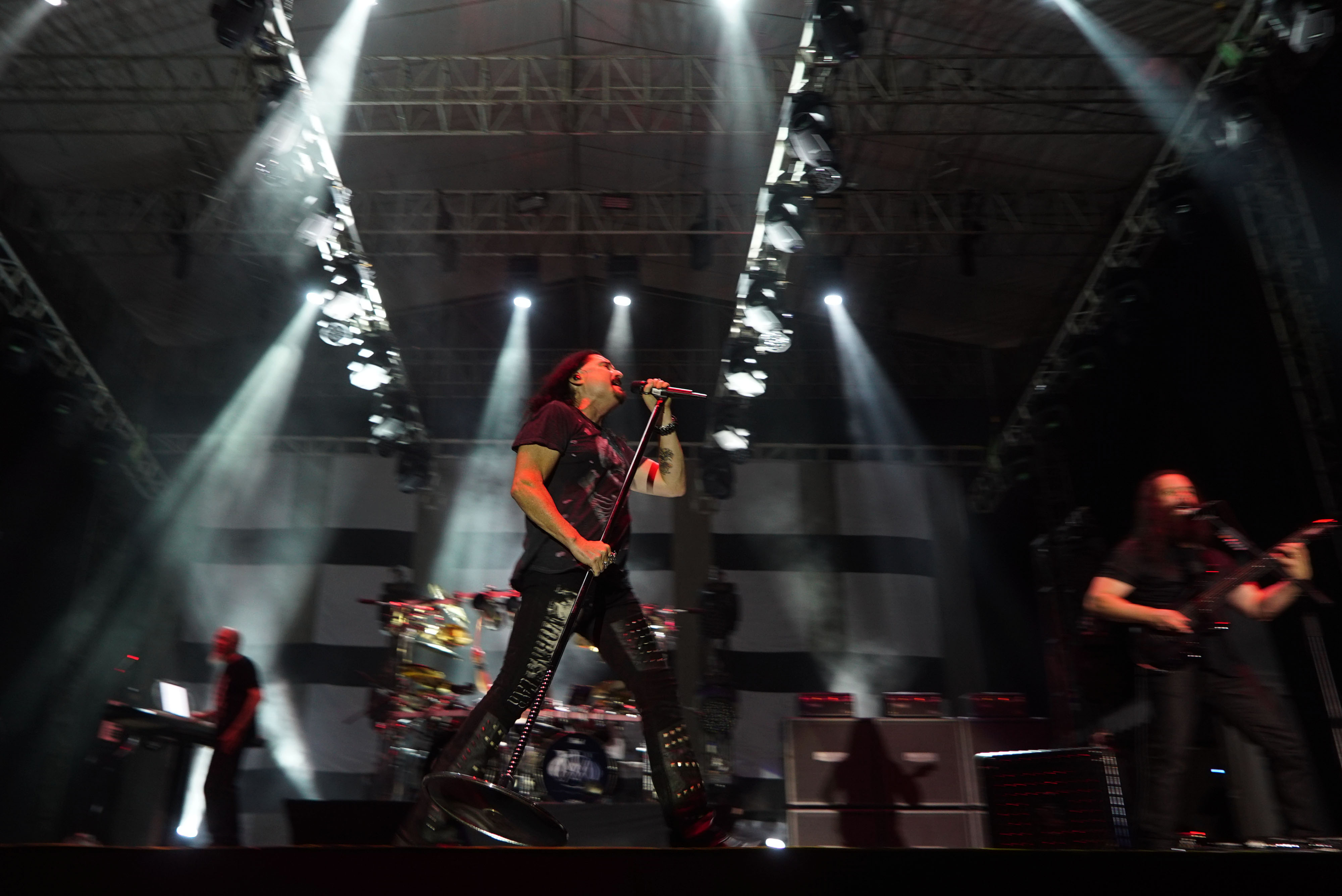 Dream Theater saat tampil di JogjaROCKarta International Music Festival 2017 di Stadion Kridosono, Yogyakarta
