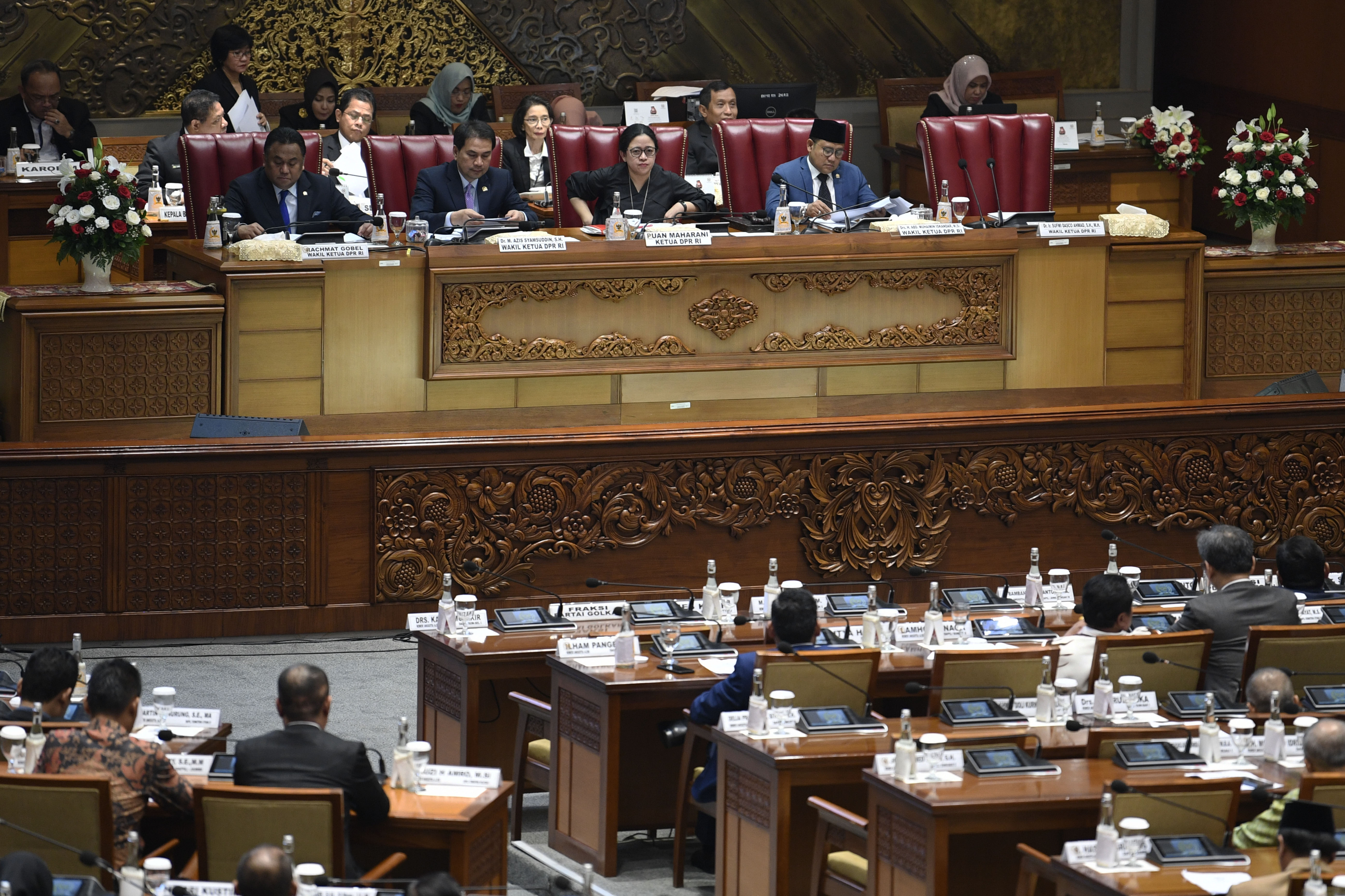 Dewan Perwakilan Rakyat (DPR) RI melakukan rapat paripurna keenam masa persidangan I Tahun 2019-2020 di Kompleks Parlemen Senayan, Jakarta.