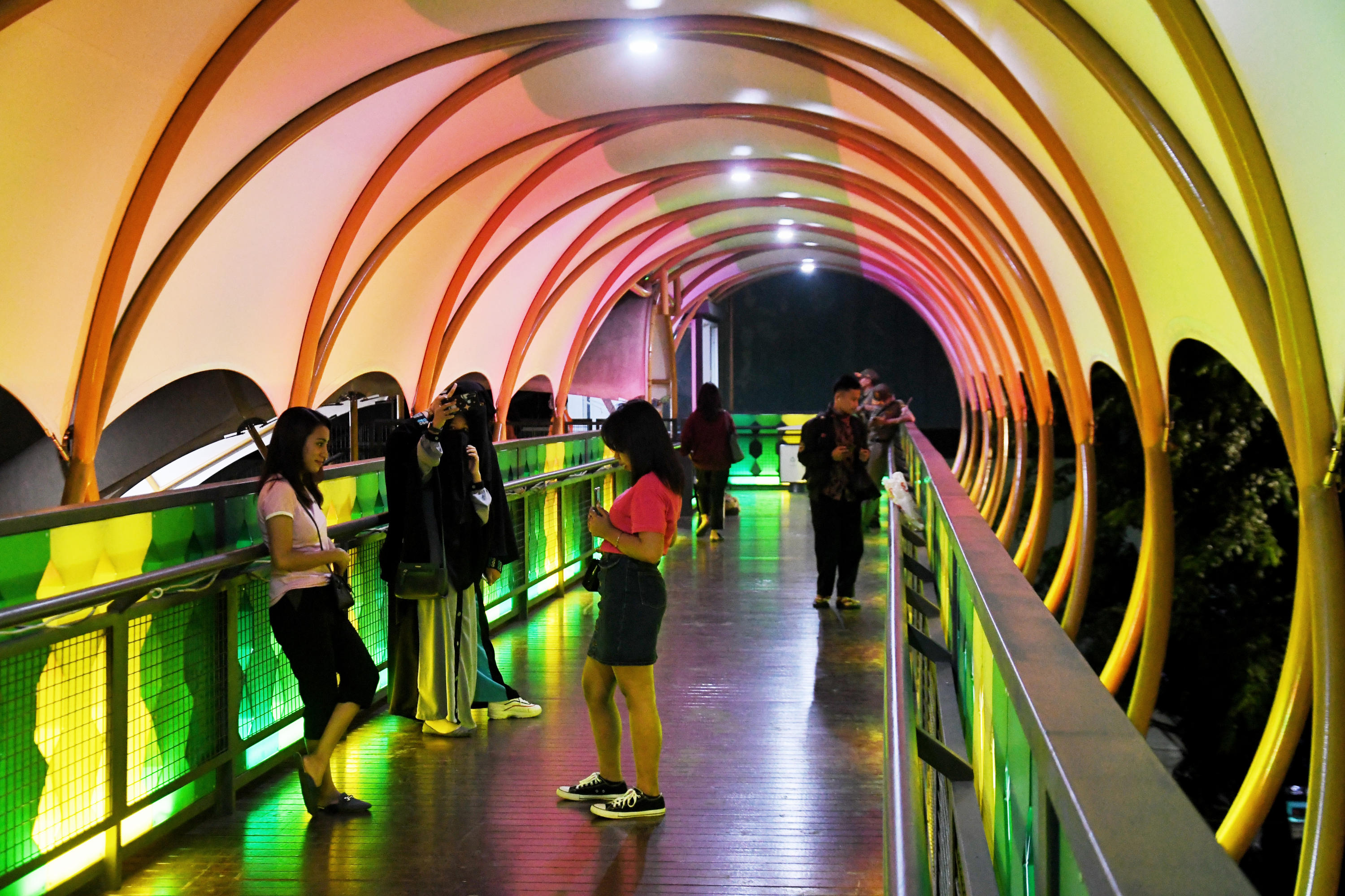 Warga Apresiasi JPO Pasar Minggu