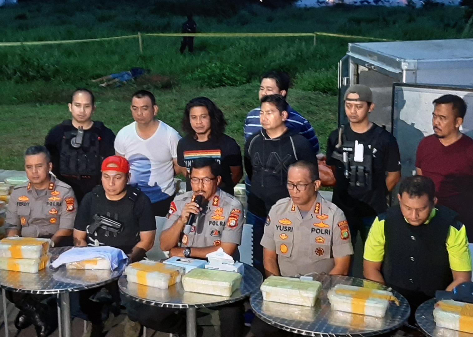 Kapolda Metro Jaya Irjen Pol Nana Sujana memberikan keterangan pers terkait penyelundupan 288 kg sabu.