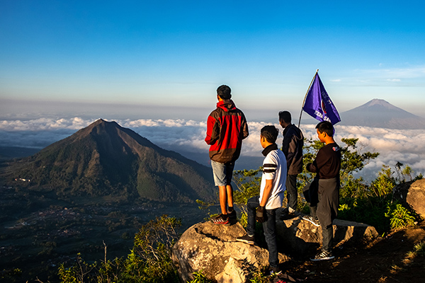 Banyak Pohon Tumbang, Jalur Pendakian ke Merbabu Ditutup