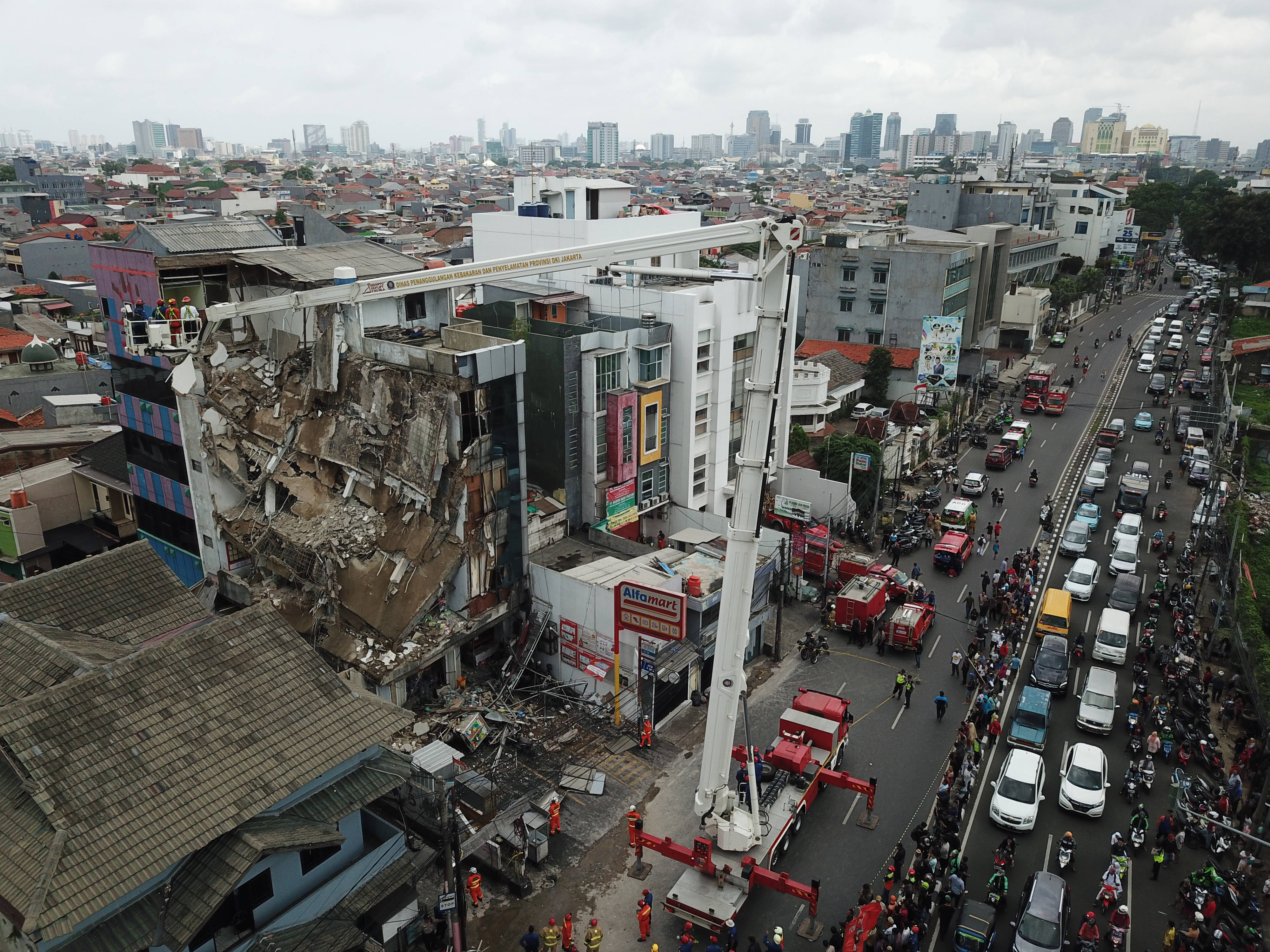 Gedung runtuh di Slipi