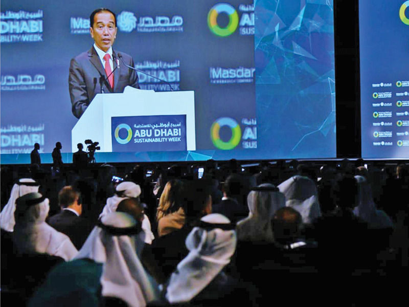 Presiden Joko Widodo menyampaikan pemaparan saat menjadi pembicara utama dalam Abu Dhabi Sustainability Week yang dihelat di Abu Dhabi.
