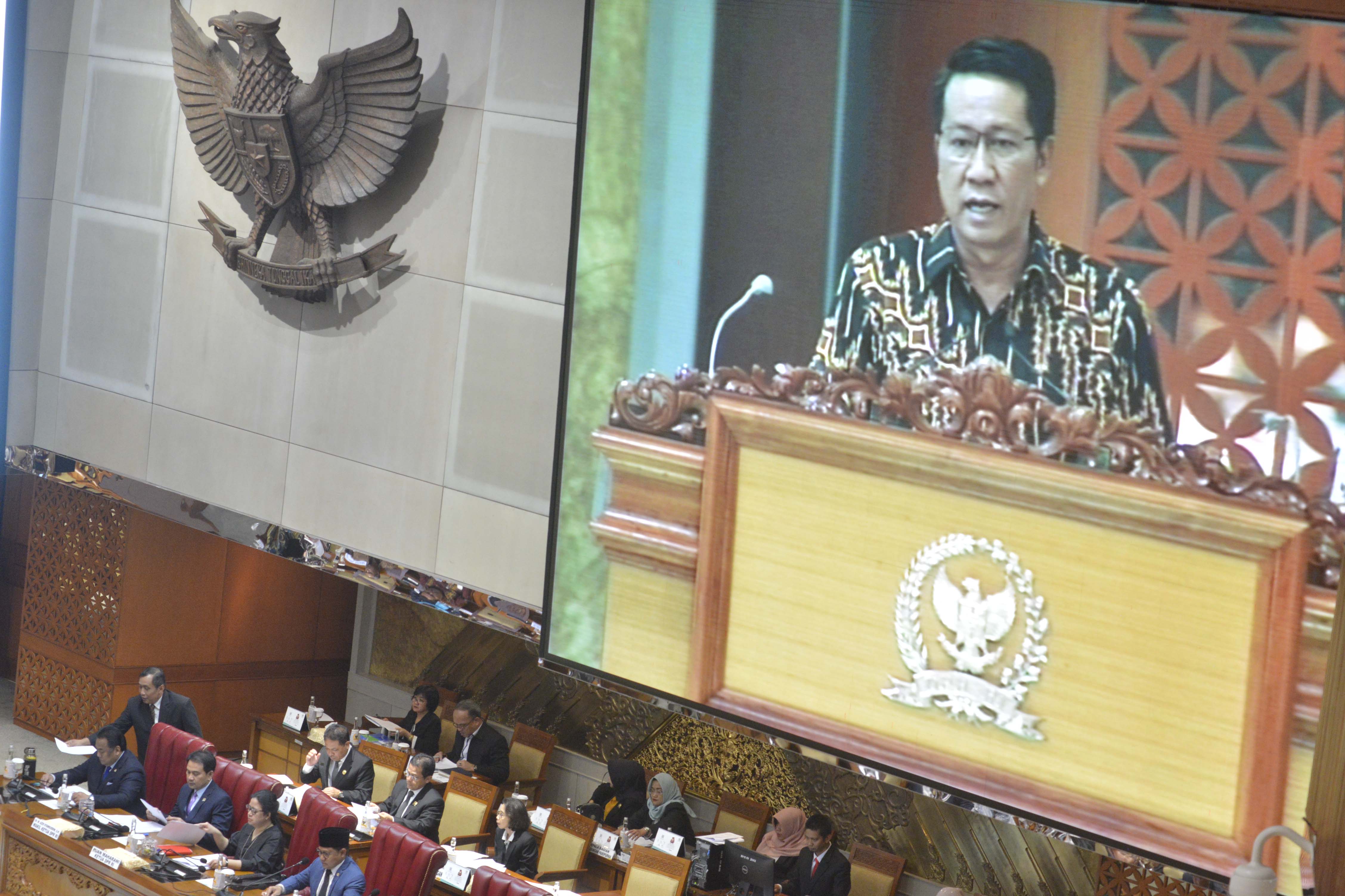 Ketua Badan Legislasi DPR RI, Supratman Andi Agtas, membacakan hasil rapat Baleg termasuk penetapan Prolegnas Prioritas 2020.