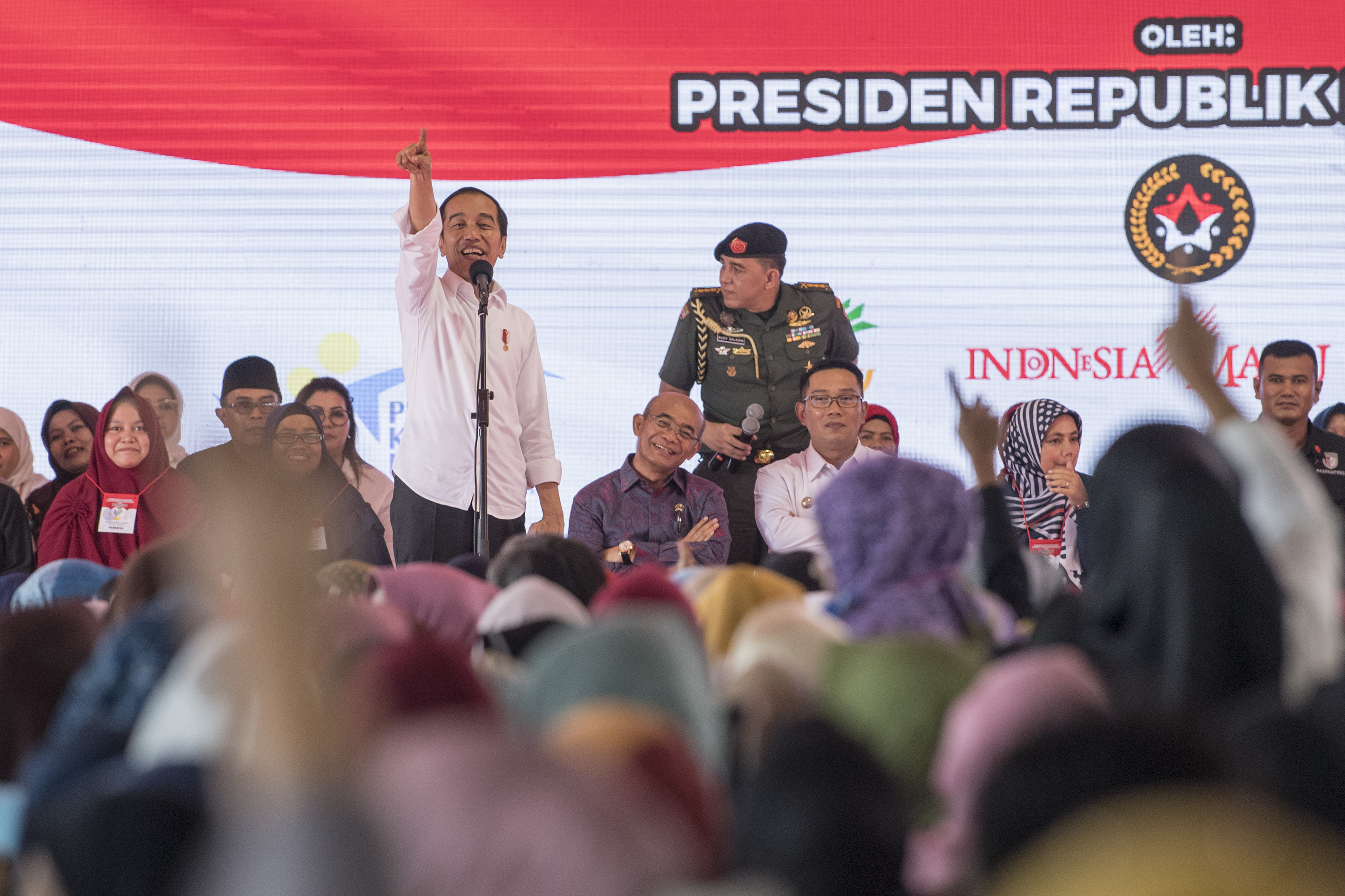 Jokowi Salurkan Bansos PKH Tahap I 2020