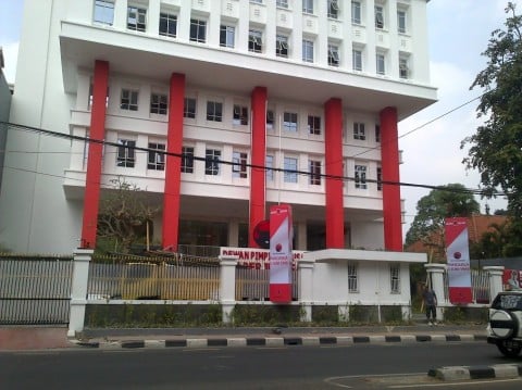 Satu Kontainer Putih Diangkut dari DPP PDIP