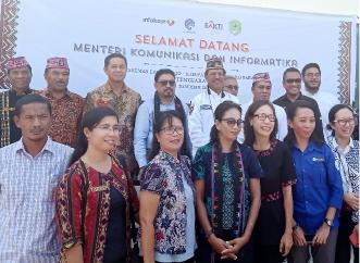 Pengaplikasian layanan Sehati TeleCTG di Puskesmas Labuan Bajo disaksikan langsung oleh Menkominfo Johnny G. Plate, SE.