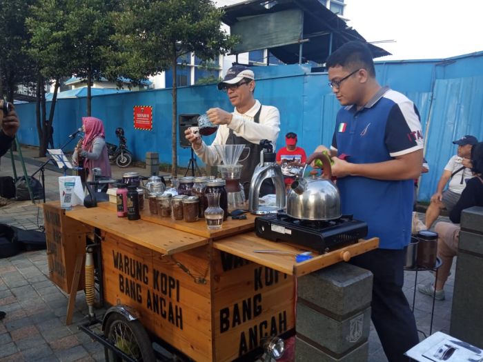 Cawagub DKI Nurmansjah Lubis (kiri)