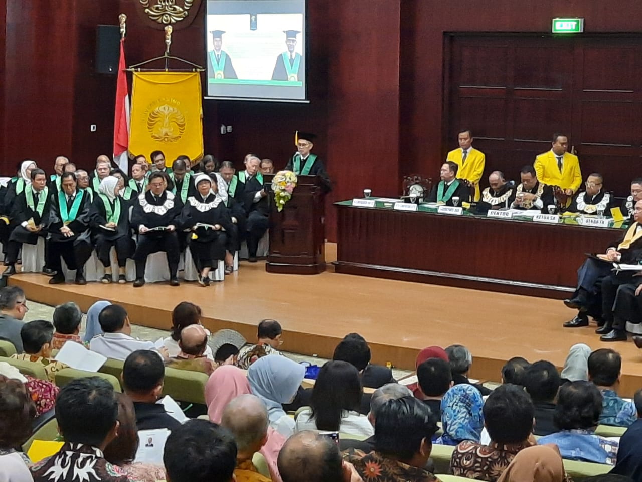 Prosesi pelantikan dua guru besar Universitas Indonesia
