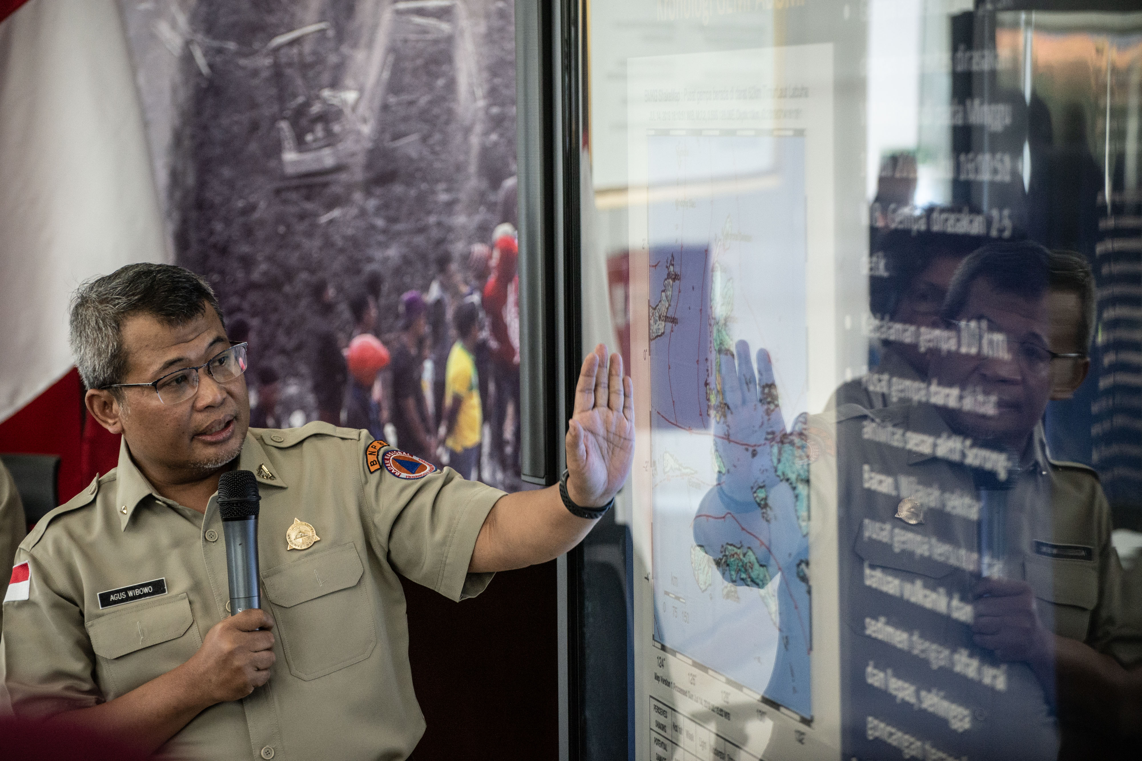 Kepala Pusat Data Informasi dan Humas BNPB Agus Wibowo memberikan pemaparan mengenai dampak dan penanganan darurat gempa bumi.