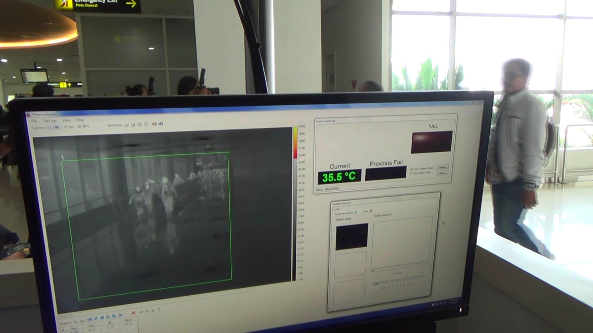 Waspada Virus Corona, Pengawasan Penumpang Asal China di Bandara Juanda.