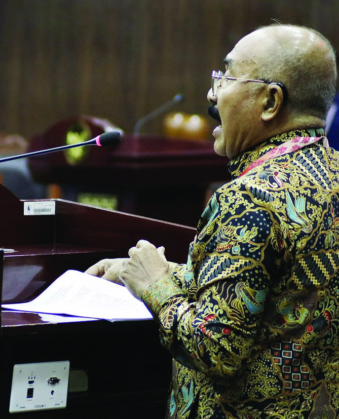 Ketua KPU 2004-2007 Ramlan Surbakti menjadi saksi ahli dalam sidang uji UU Pemilu di Gedung MK, Jakarta, kemarin. 