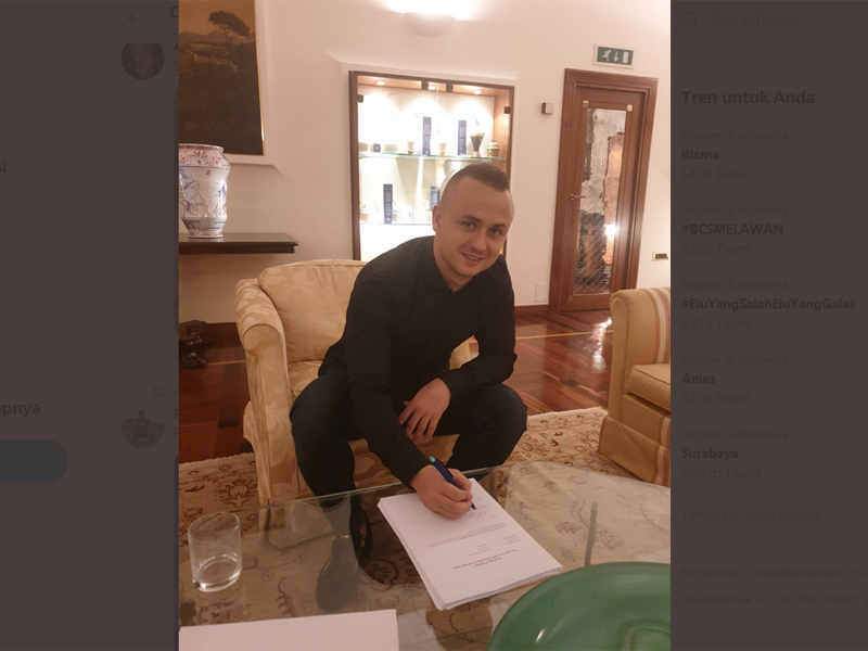 Stanislav Lobotka menandatangani kontrak untuk bergabung dengan Napoli