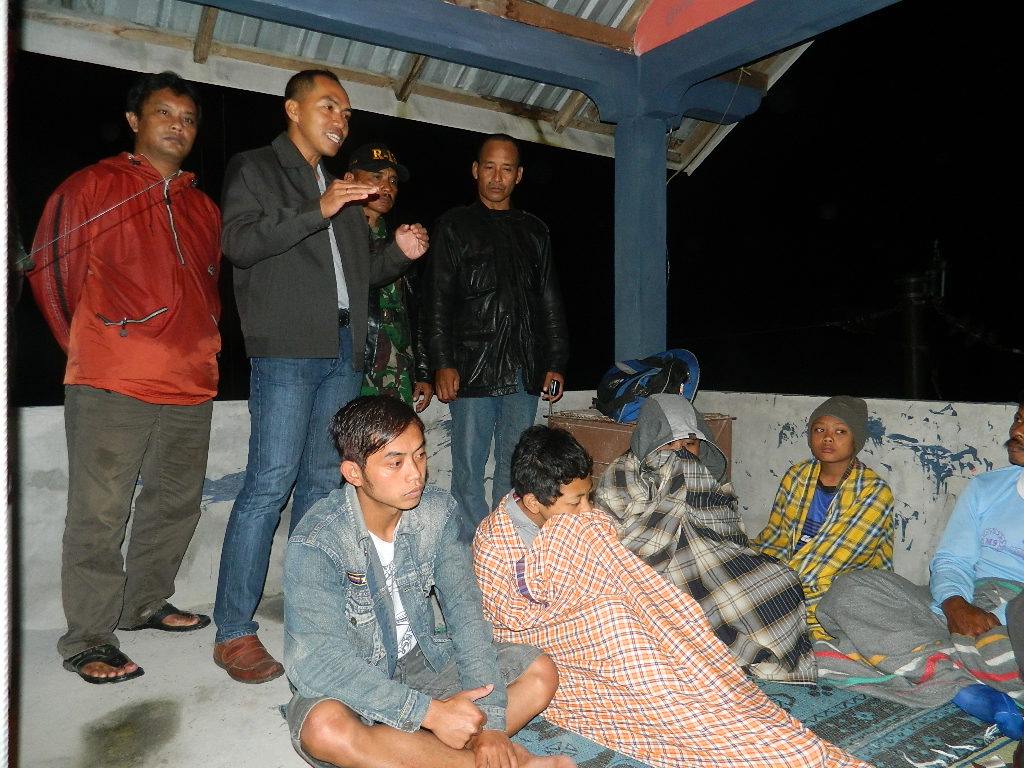 Ronda malam digiatkan untuk antisipasi tanah bergerak di Kabupaten Cianjur.