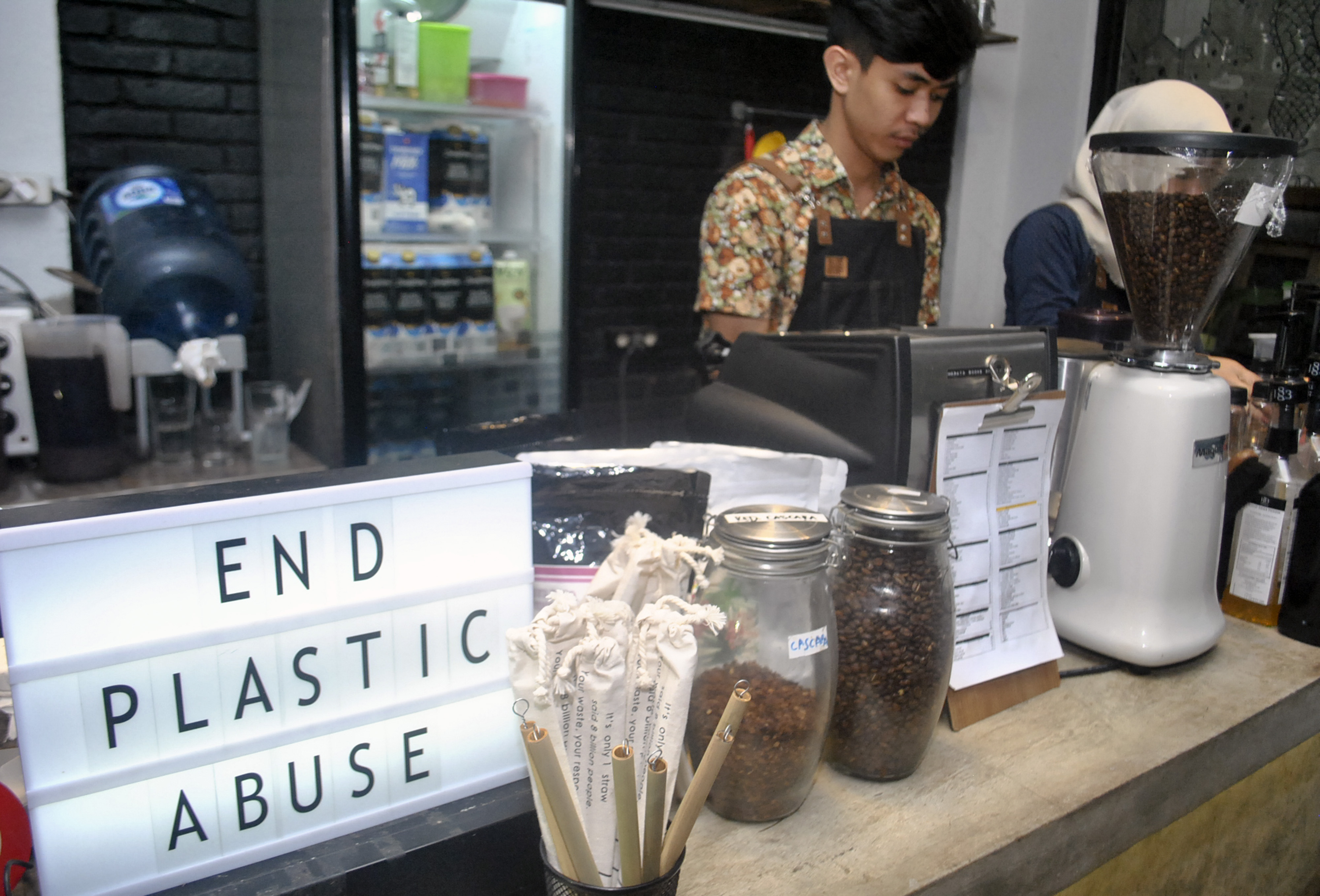 Ilustrasi pengurangan penggunaan plastik